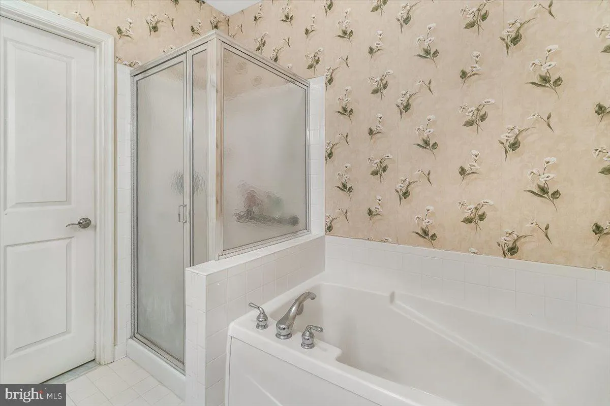 Frederick, Maryland 21701, United States, 2 Bedrooms Bedrooms, ,3 BathroomsBathrooms,Residential,Pending,120049