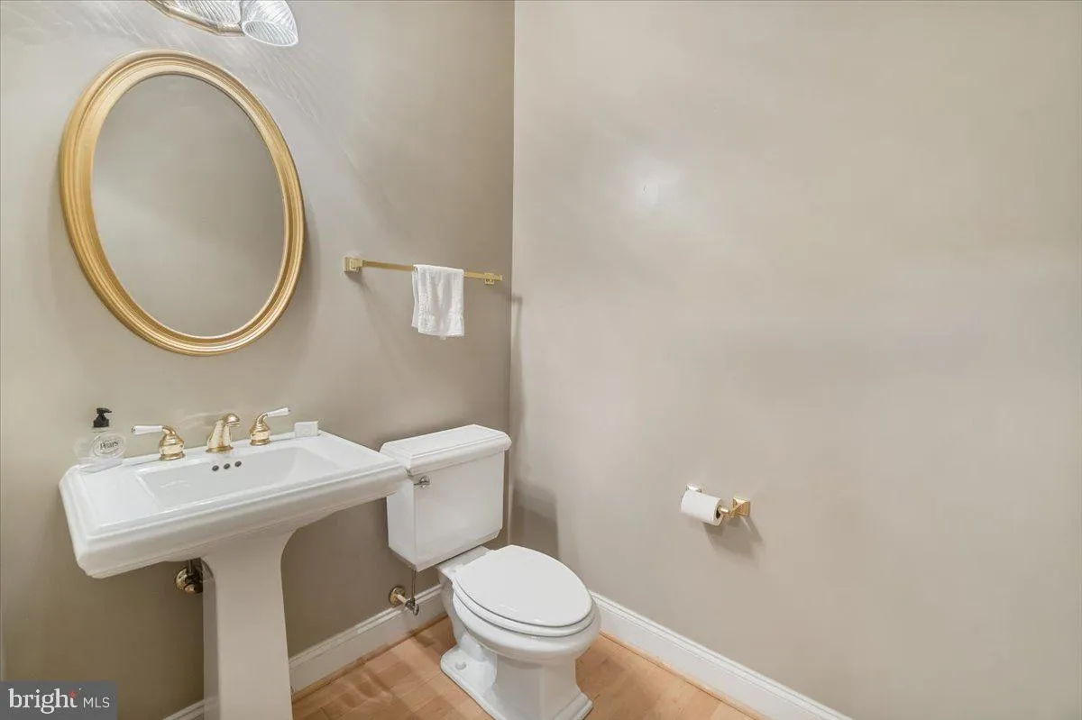 Frederick, Maryland 21701, United States, 2 Bedrooms Bedrooms, ,3 BathroomsBathrooms,Residential,Pending,120049