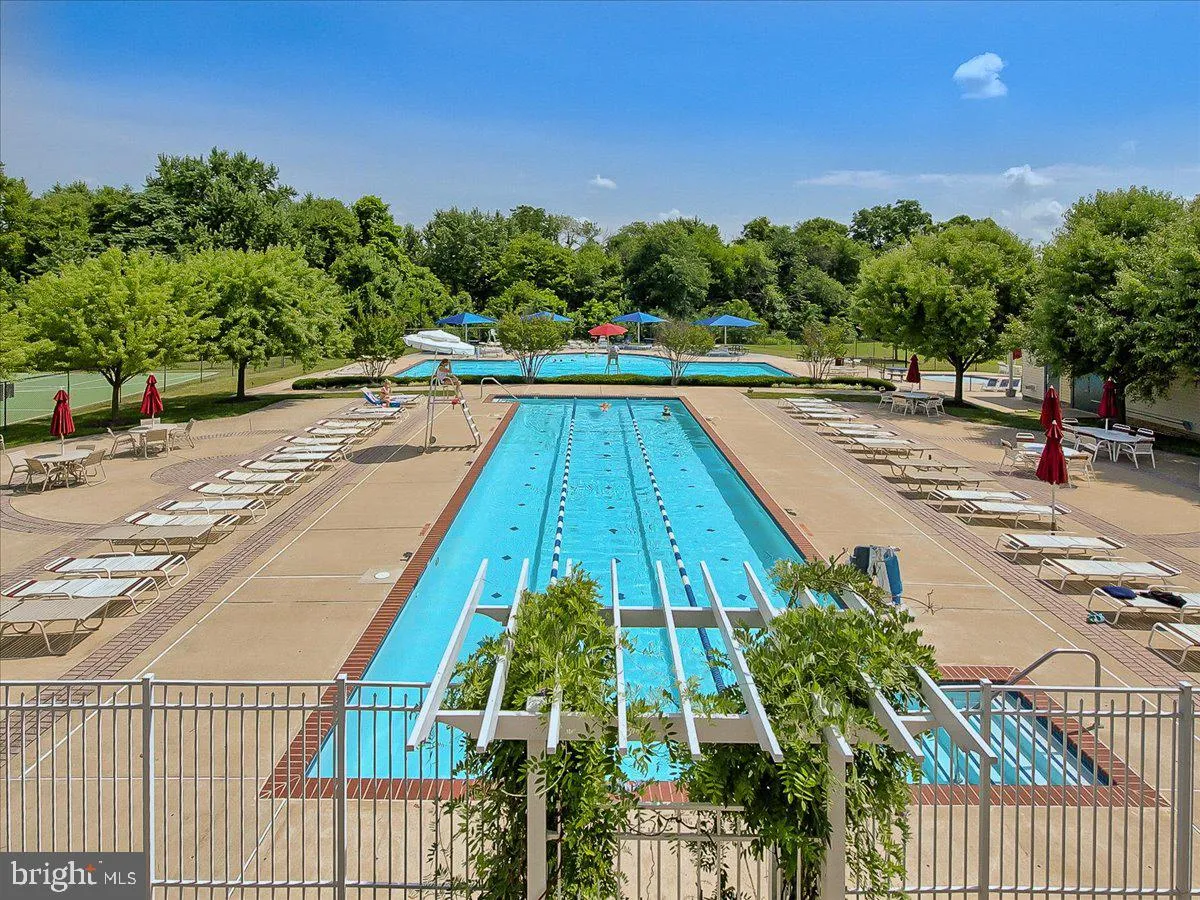 Frederick, Maryland 21701, United States, 2 Bedrooms Bedrooms, ,3 BathroomsBathrooms,Residential,Pending,120049