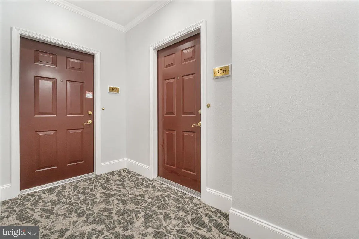 Frederick, Maryland 21701, United States, 2 Bedrooms Bedrooms, ,3 BathroomsBathrooms,Residential,Pending,120049