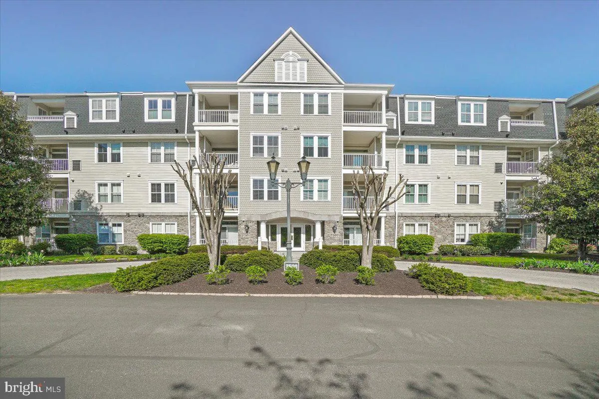 Frederick, Maryland 21701, United States, 2 Bedrooms Bedrooms, ,3 BathroomsBathrooms,Residential,Pending,120049