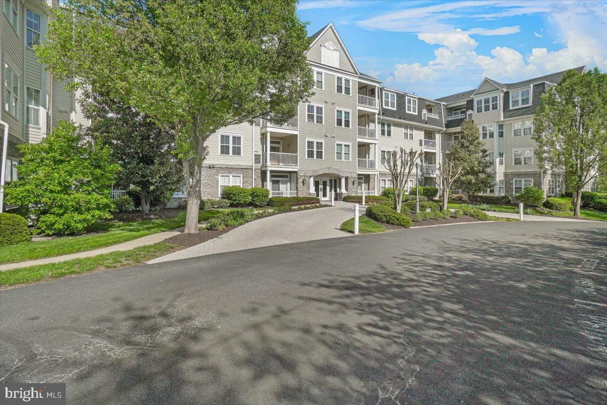 Frederick, Maryland 21701, United States, 2 Bedrooms Bedrooms, ,3 BathroomsBathrooms,Residential,Pending,120049