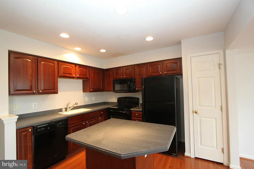 LAKELAND PLACE - Residential Lease