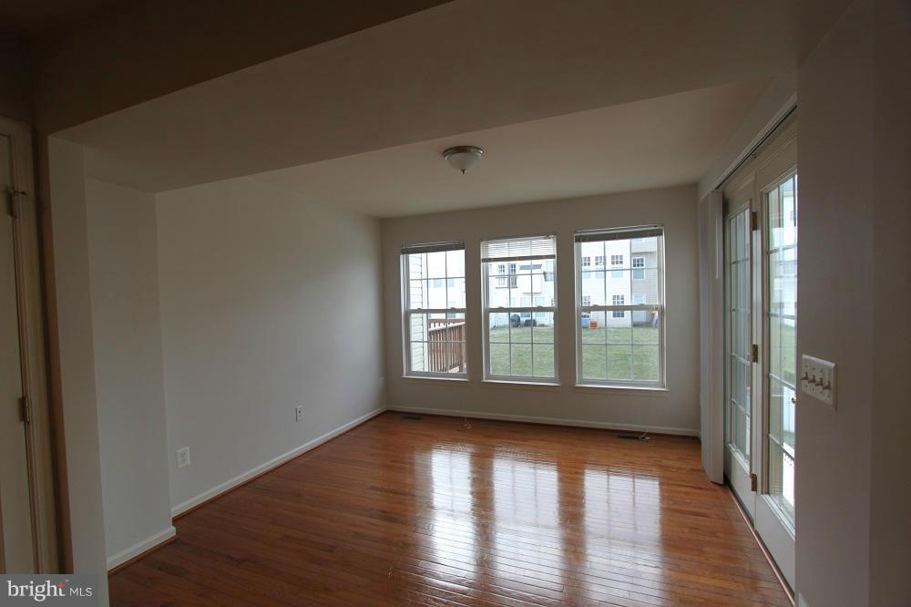 LAKELAND PLACE - Residential Lease