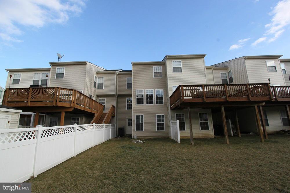 LAKELAND PLACE - Residential Lease