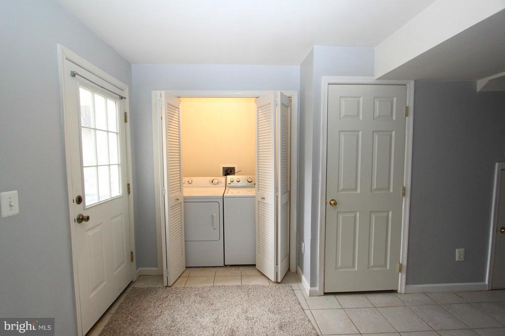 LAKELAND PLACE - Residential Lease