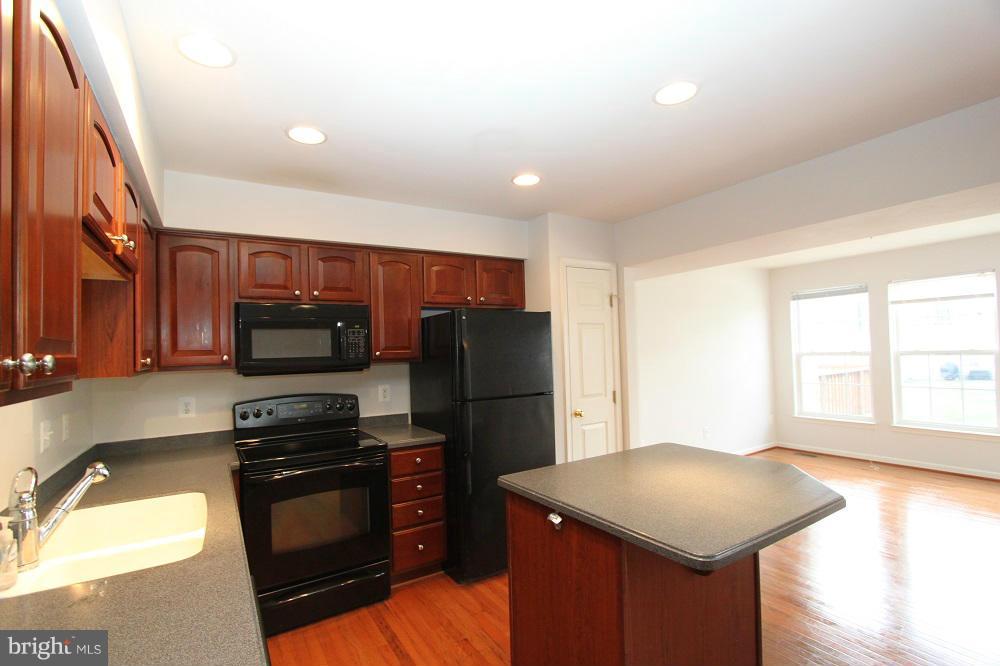 LAKELAND PLACE - Residential Lease