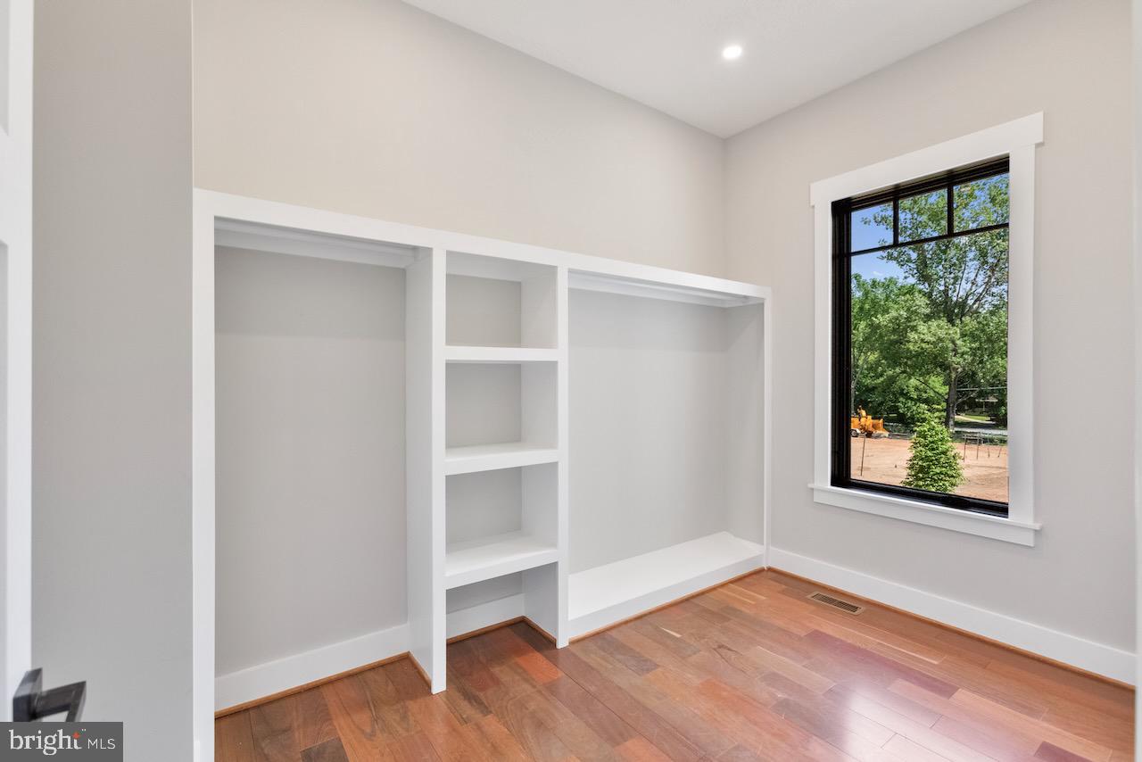 CENTREVILLE FARMS - Residential