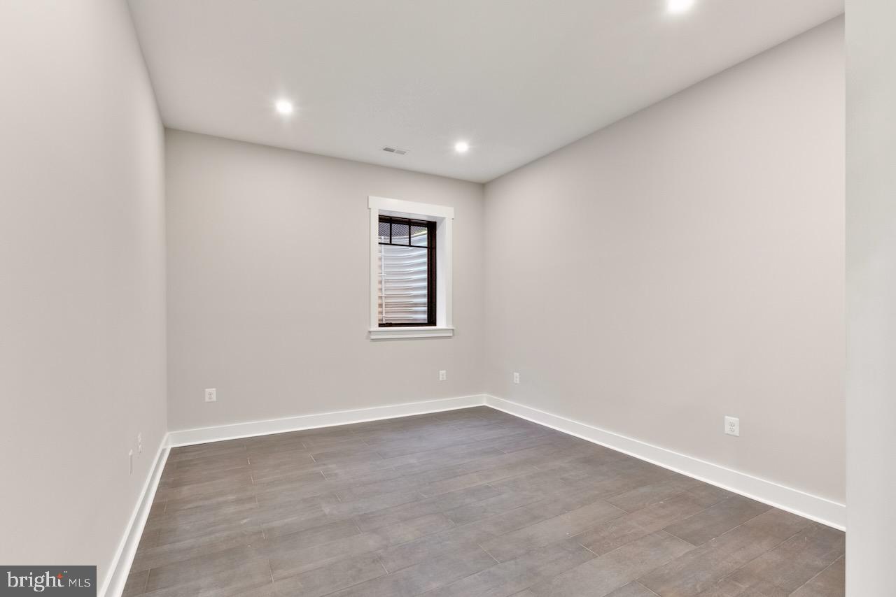 CENTREVILLE FARMS - Residential