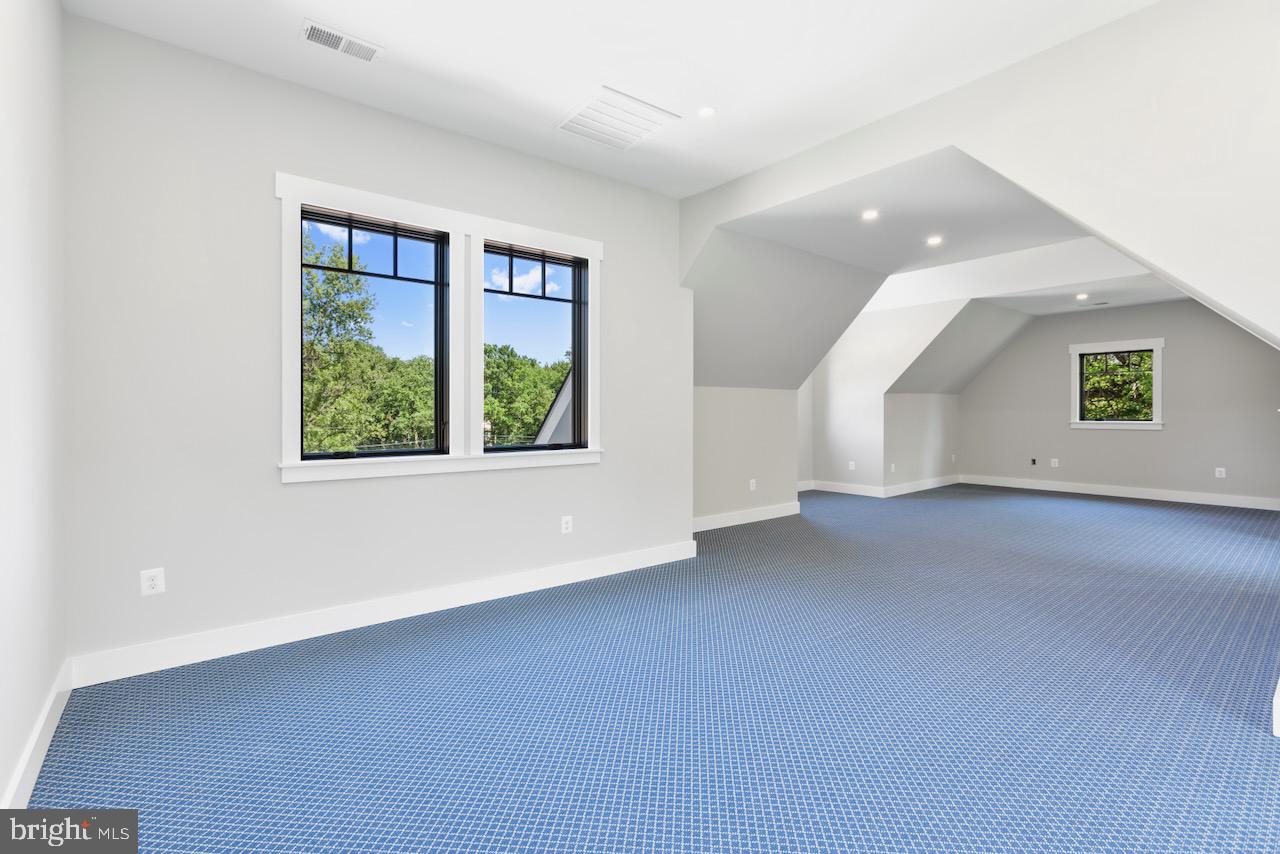 CENTREVILLE FARMS - Residential