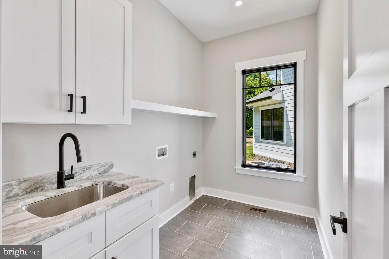 CENTREVILLE FARMS - Residential