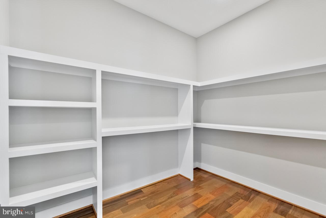 CENTREVILLE FARMS - Residential