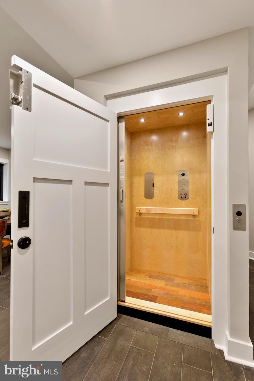 CENTREVILLE FARMS - Residential