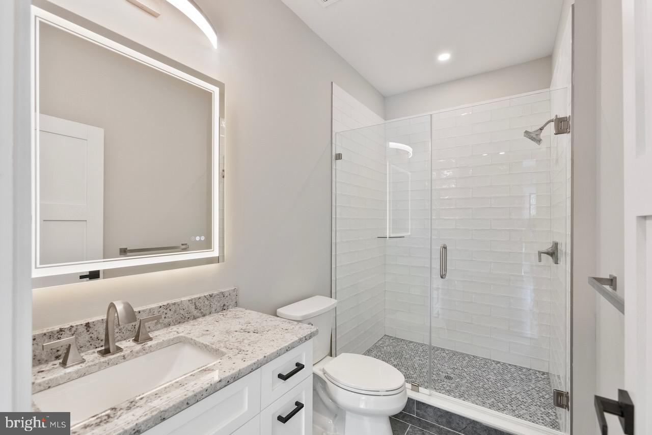 CENTREVILLE FARMS - Residential