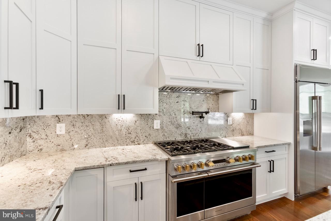 CENTREVILLE FARMS - Residential