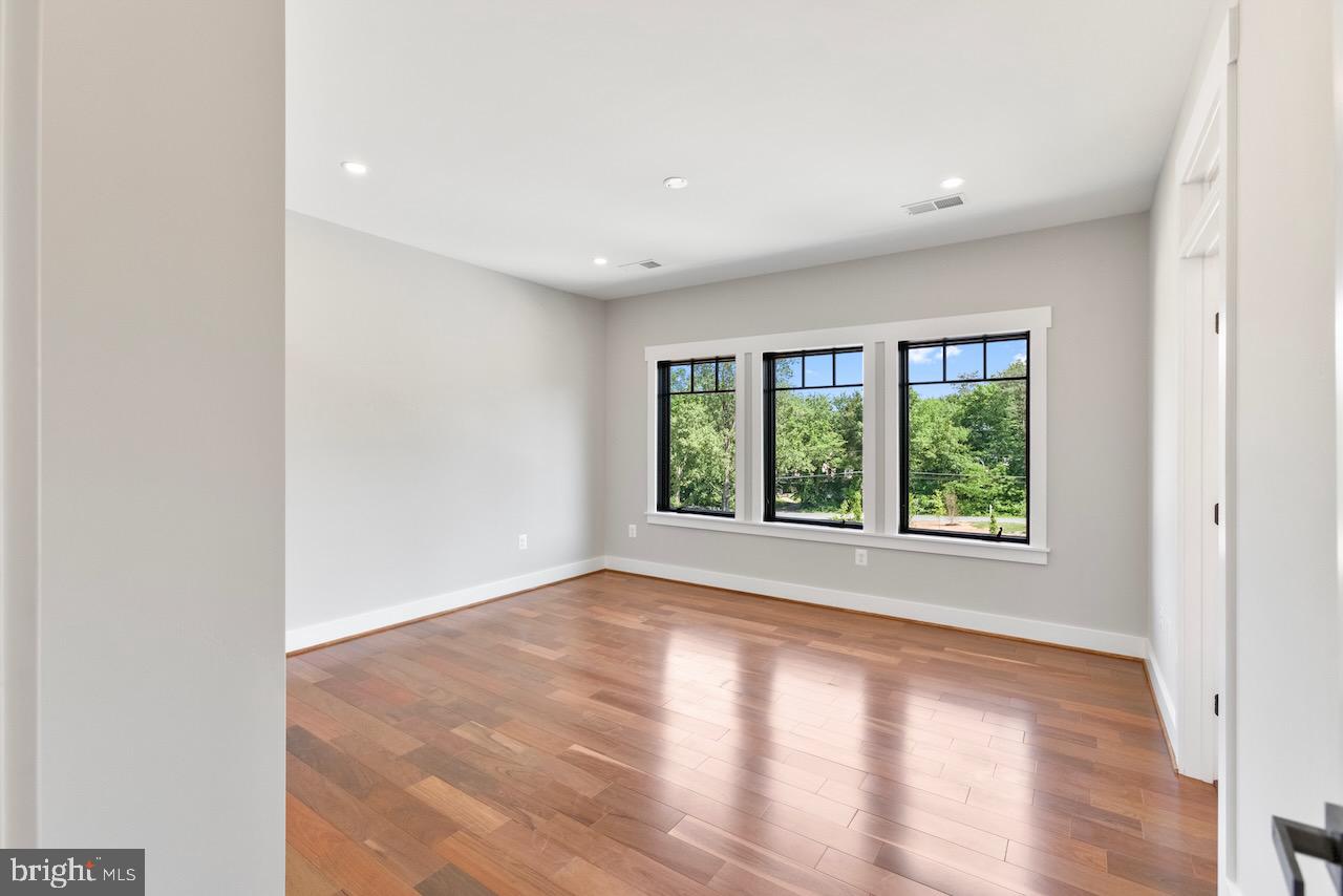 CENTREVILLE FARMS - Residential