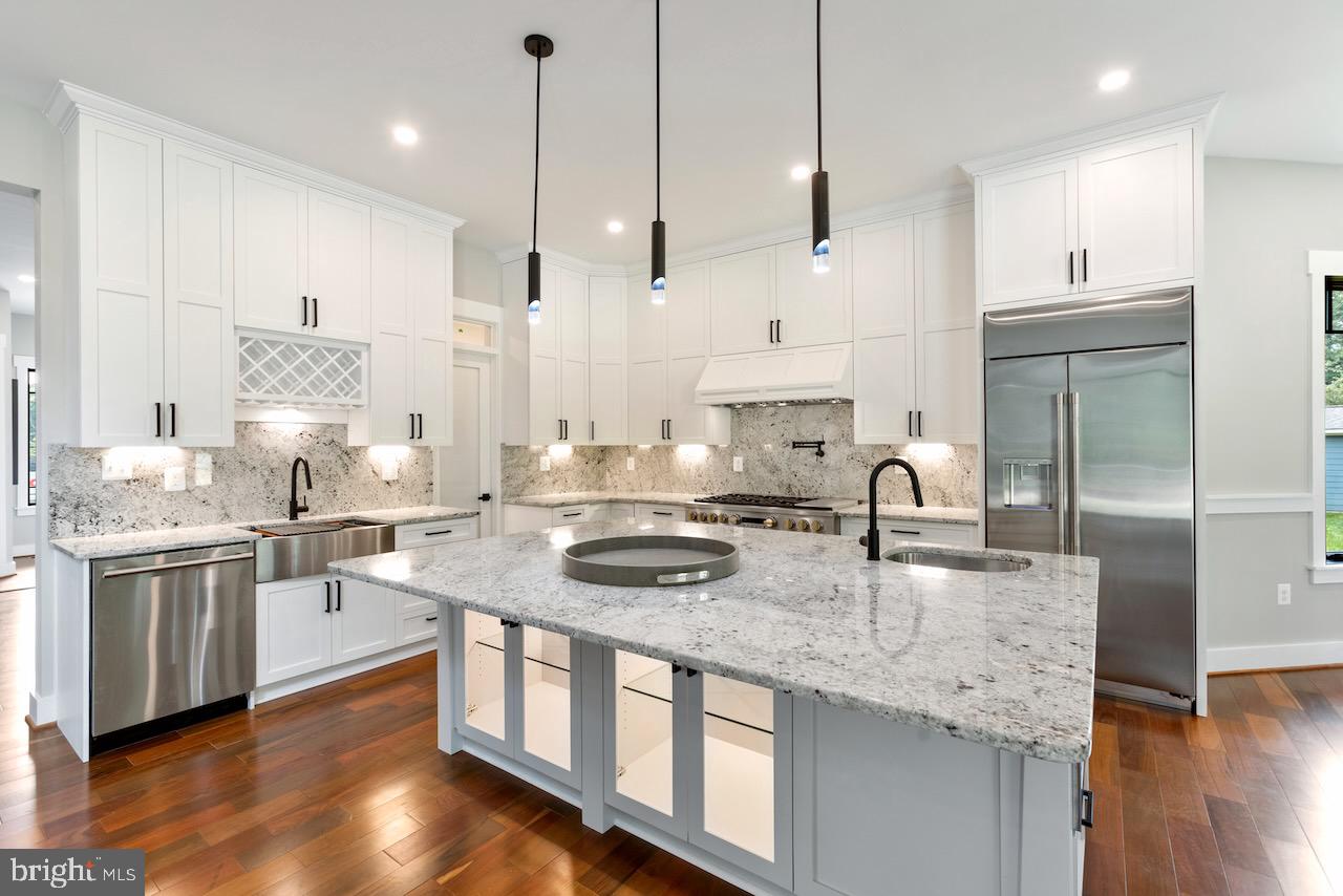 CENTREVILLE FARMS - Residential