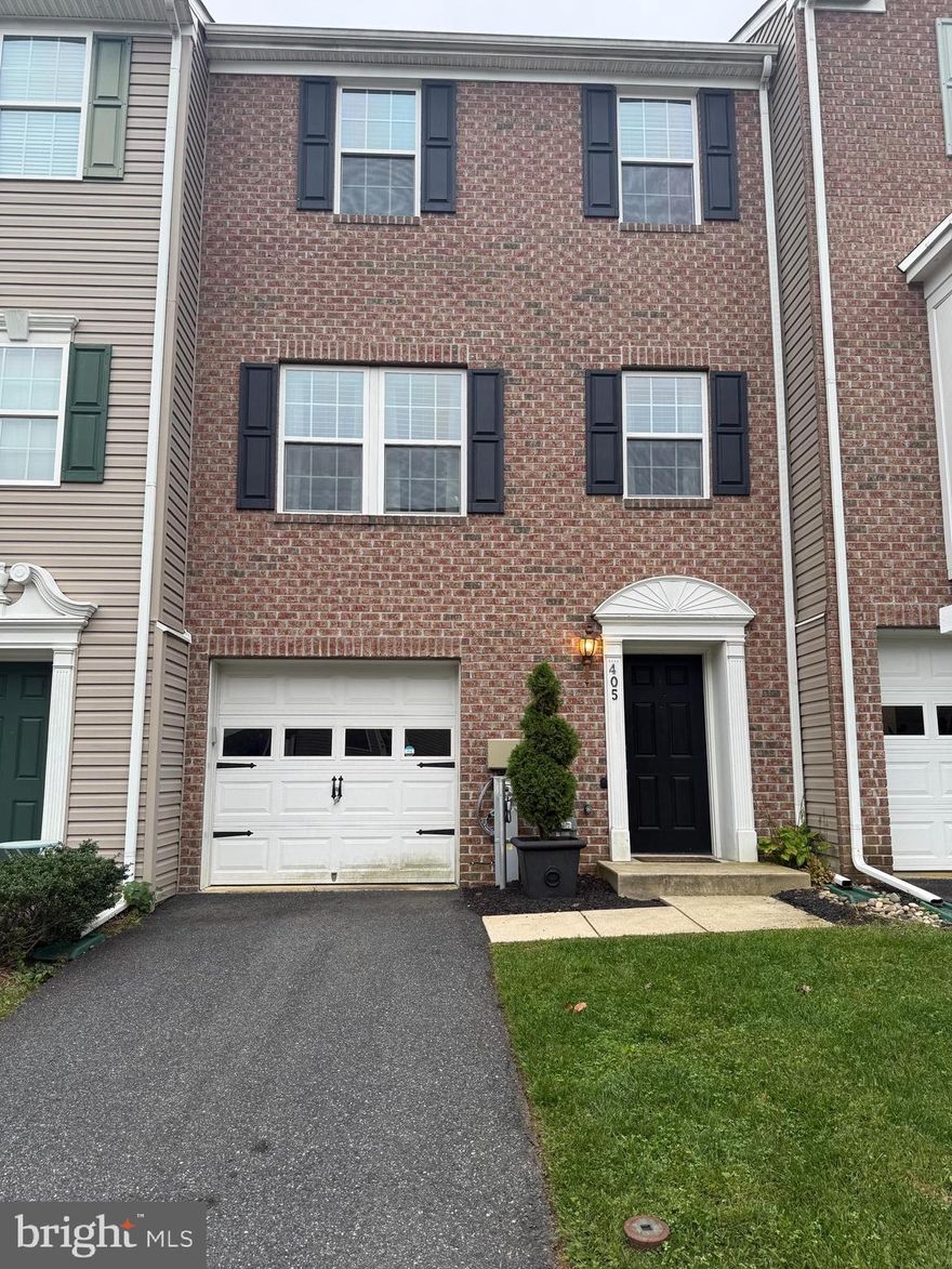 Spacious rental in a convenient Bel Air location! This home features a 1-car garage, comfortable carpeted bedrooms, and hardwood flooring in the main living areas. Well-maintained and move-in ready, offering both style and practicality.
Rental Requirements. 600+ credit score, No collections, and no eviction Filings.