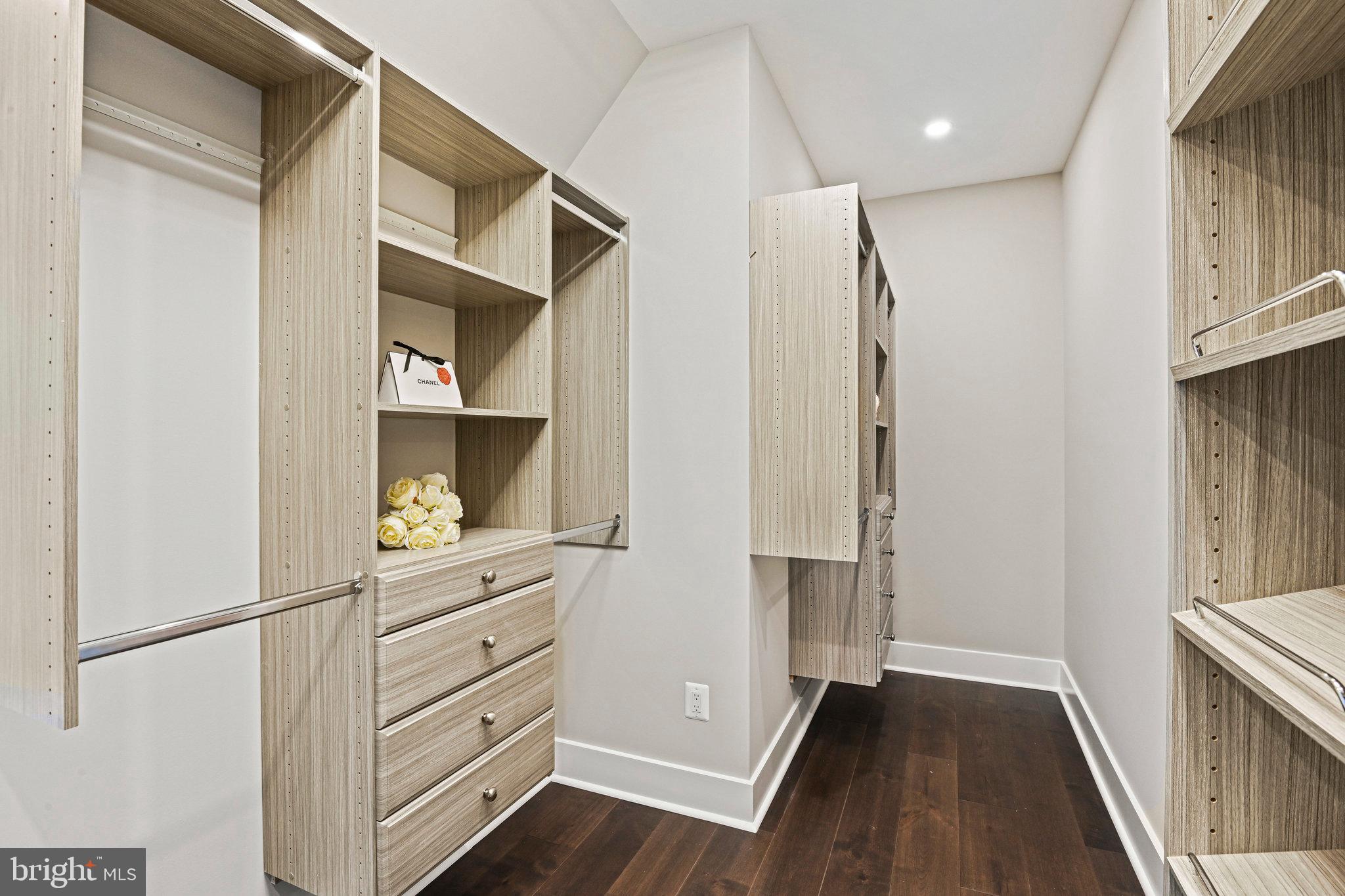 LOCUST HILL - Residential