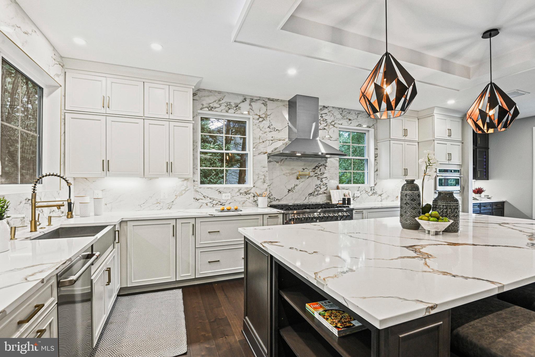 9615 LOCUST HILL DRIVE