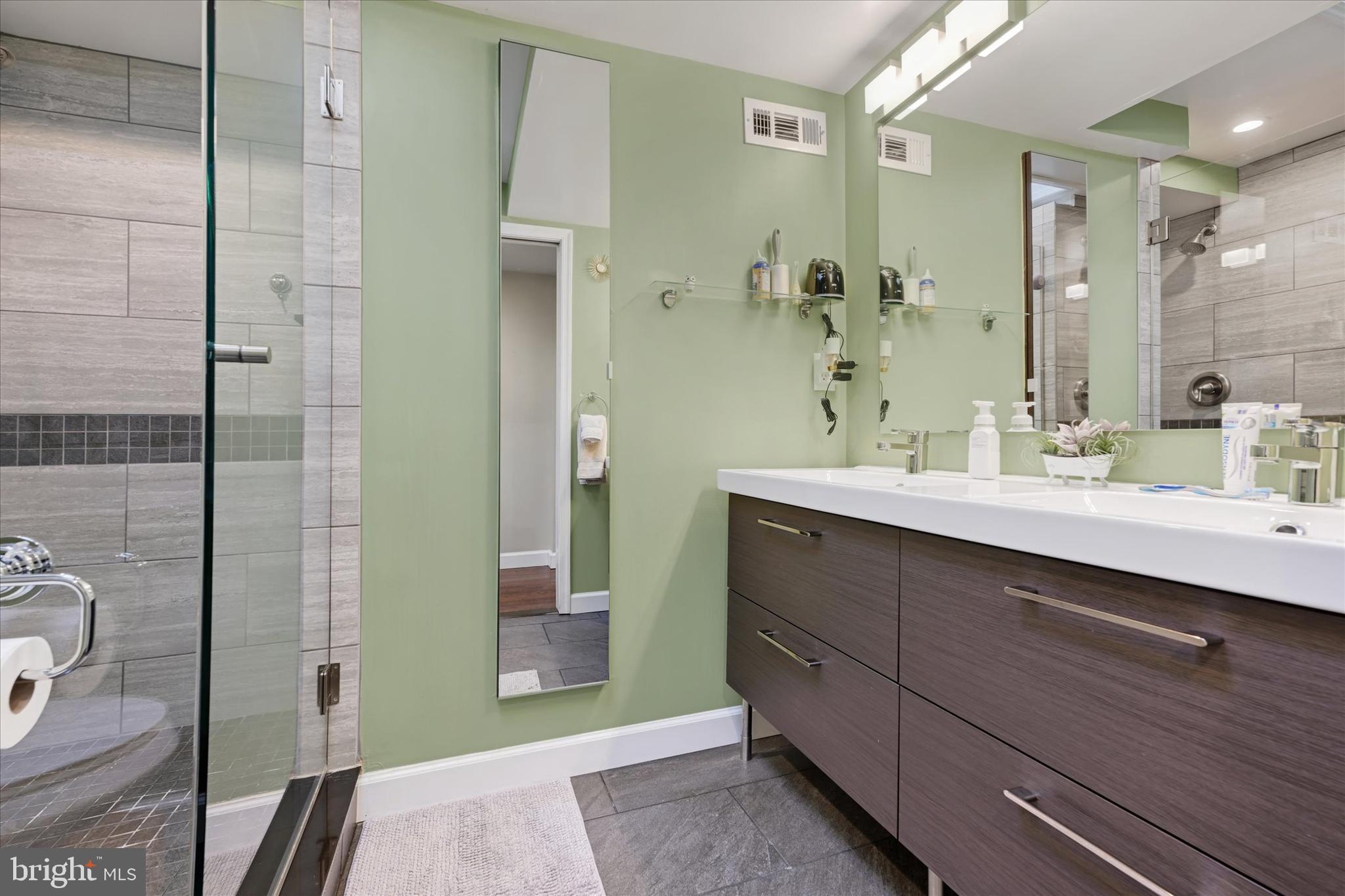 LOCUST POINT - Residential