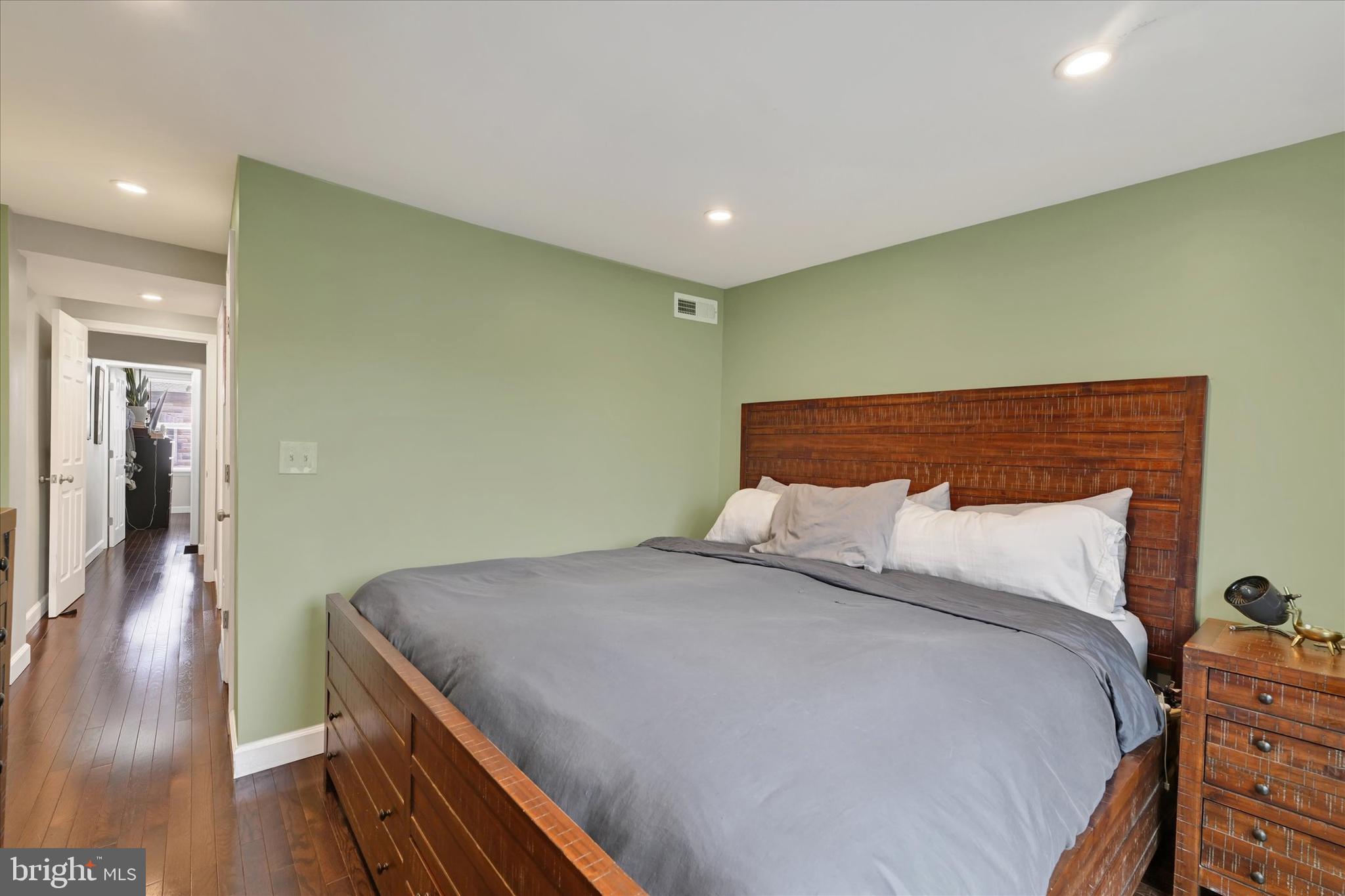 LOCUST POINT - Residential