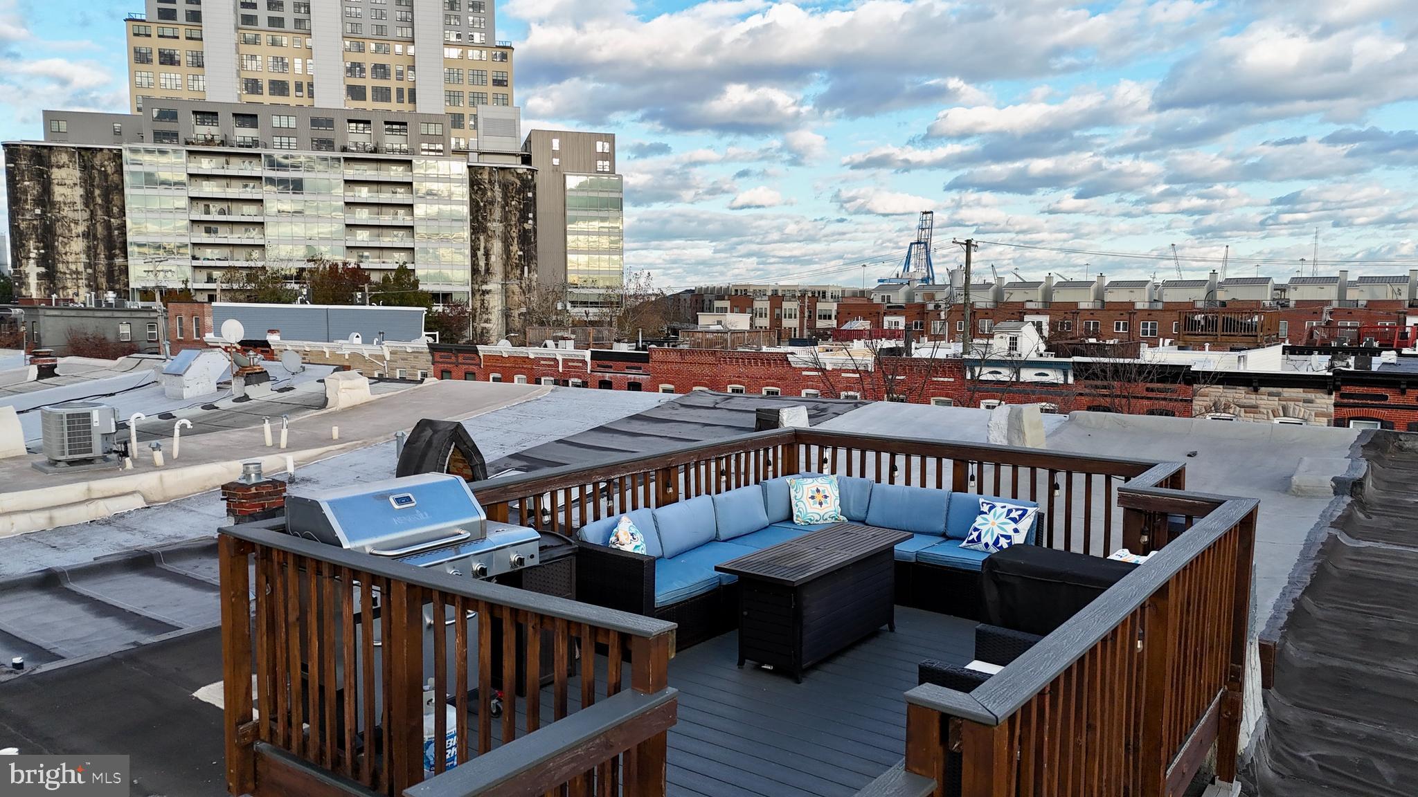 LOCUST POINT - Residential