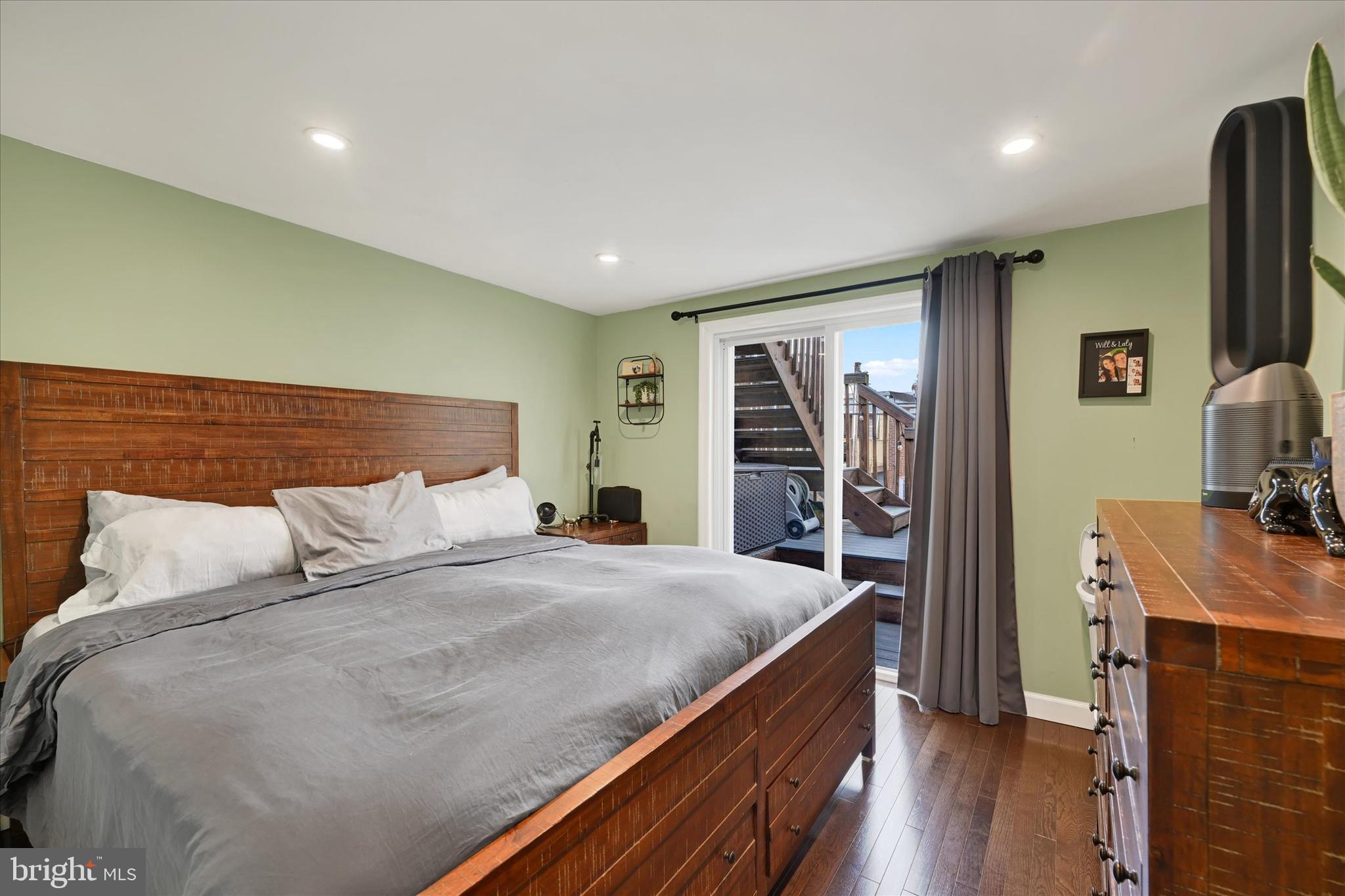 LOCUST POINT - Residential