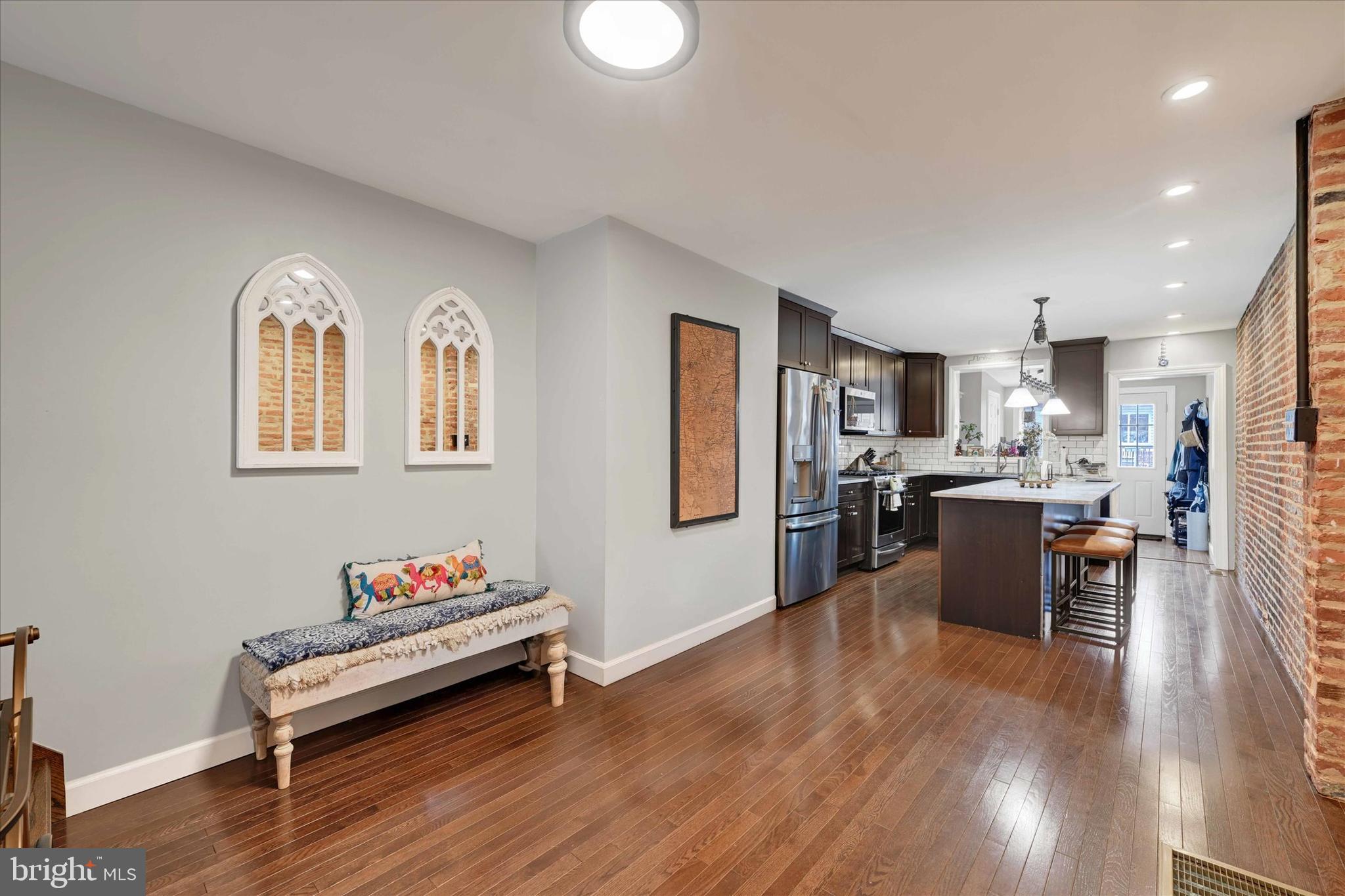 LOCUST POINT - Residential