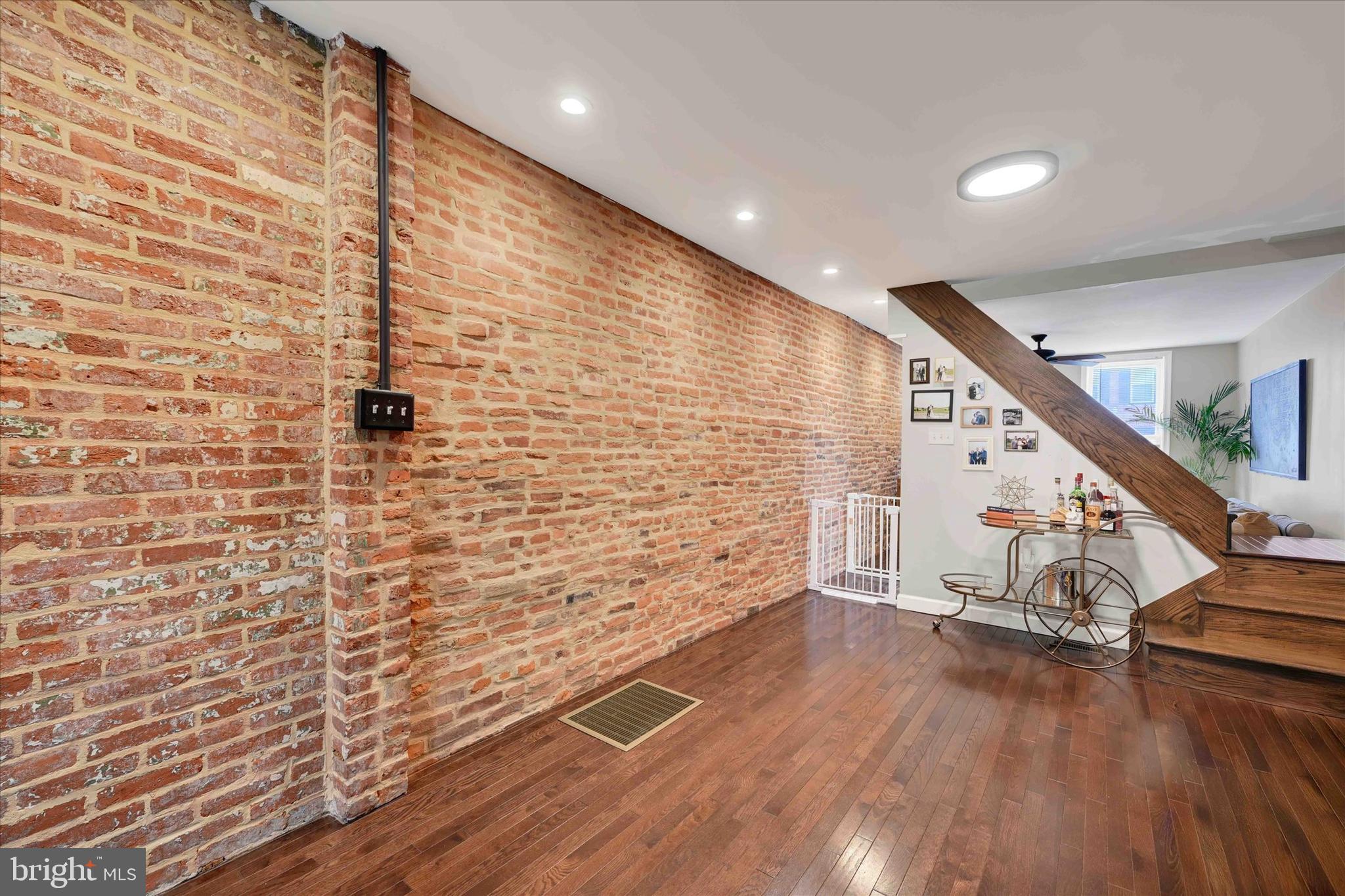 LOCUST POINT - Residential