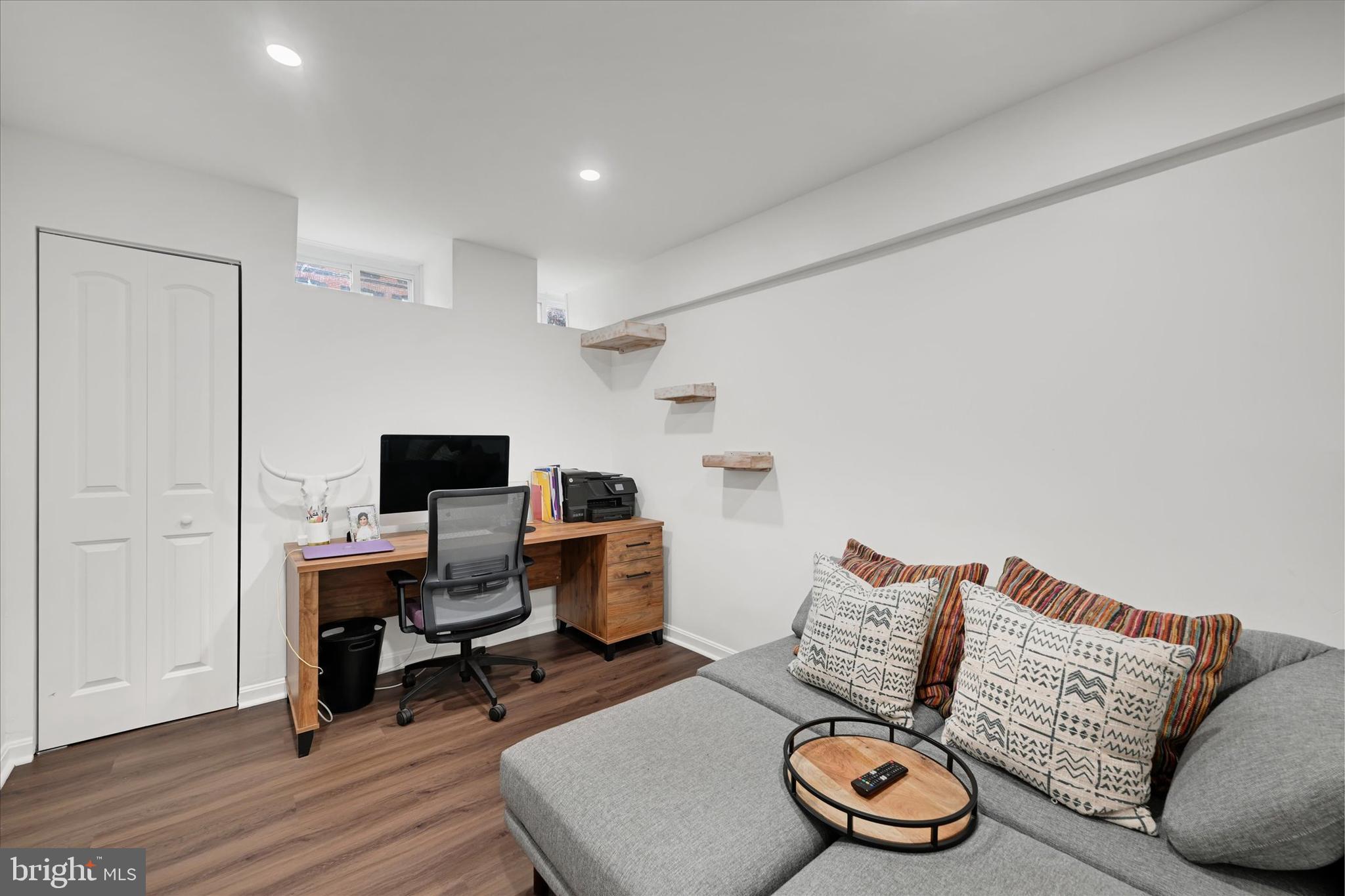 LOCUST POINT - Residential