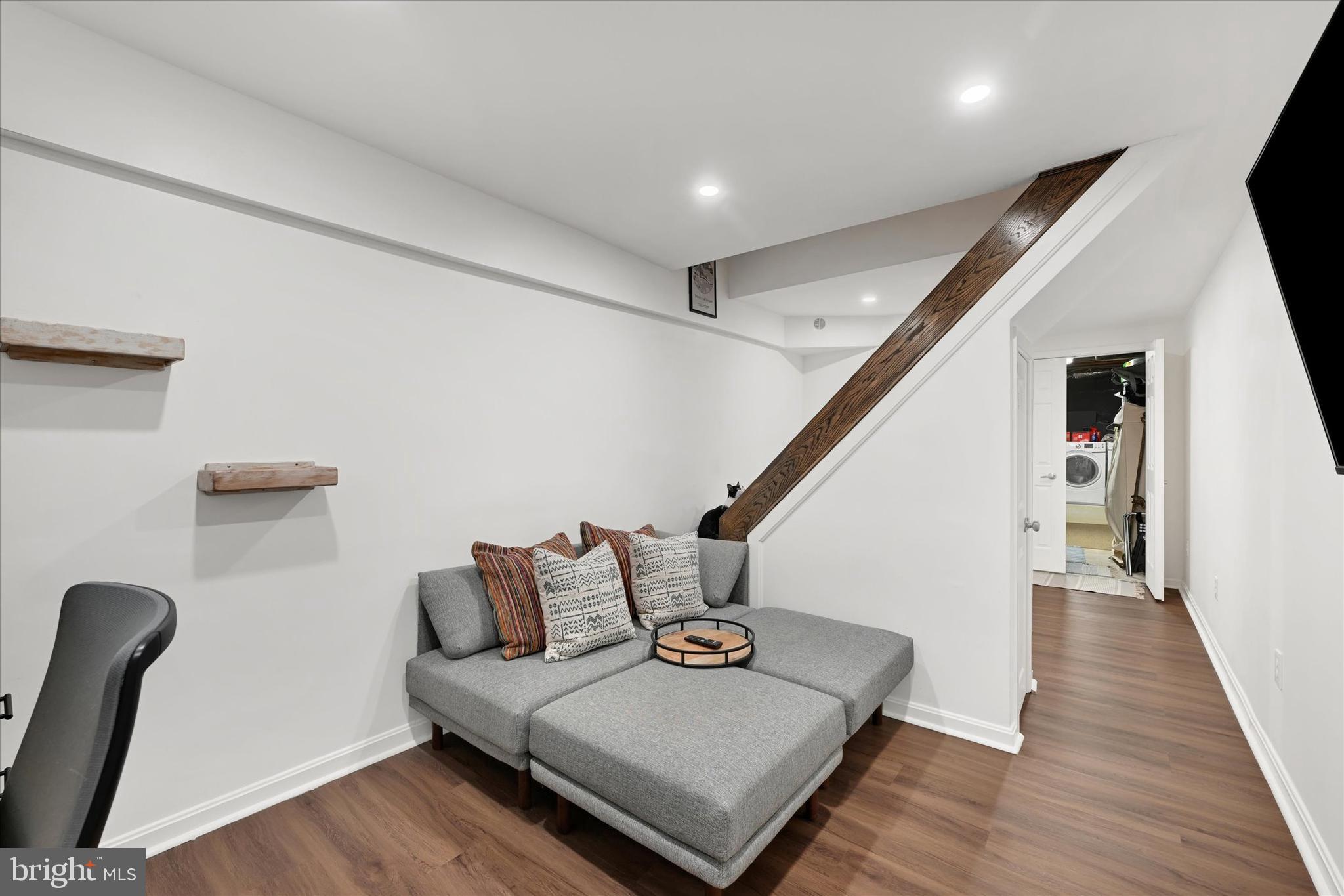 LOCUST POINT - Residential