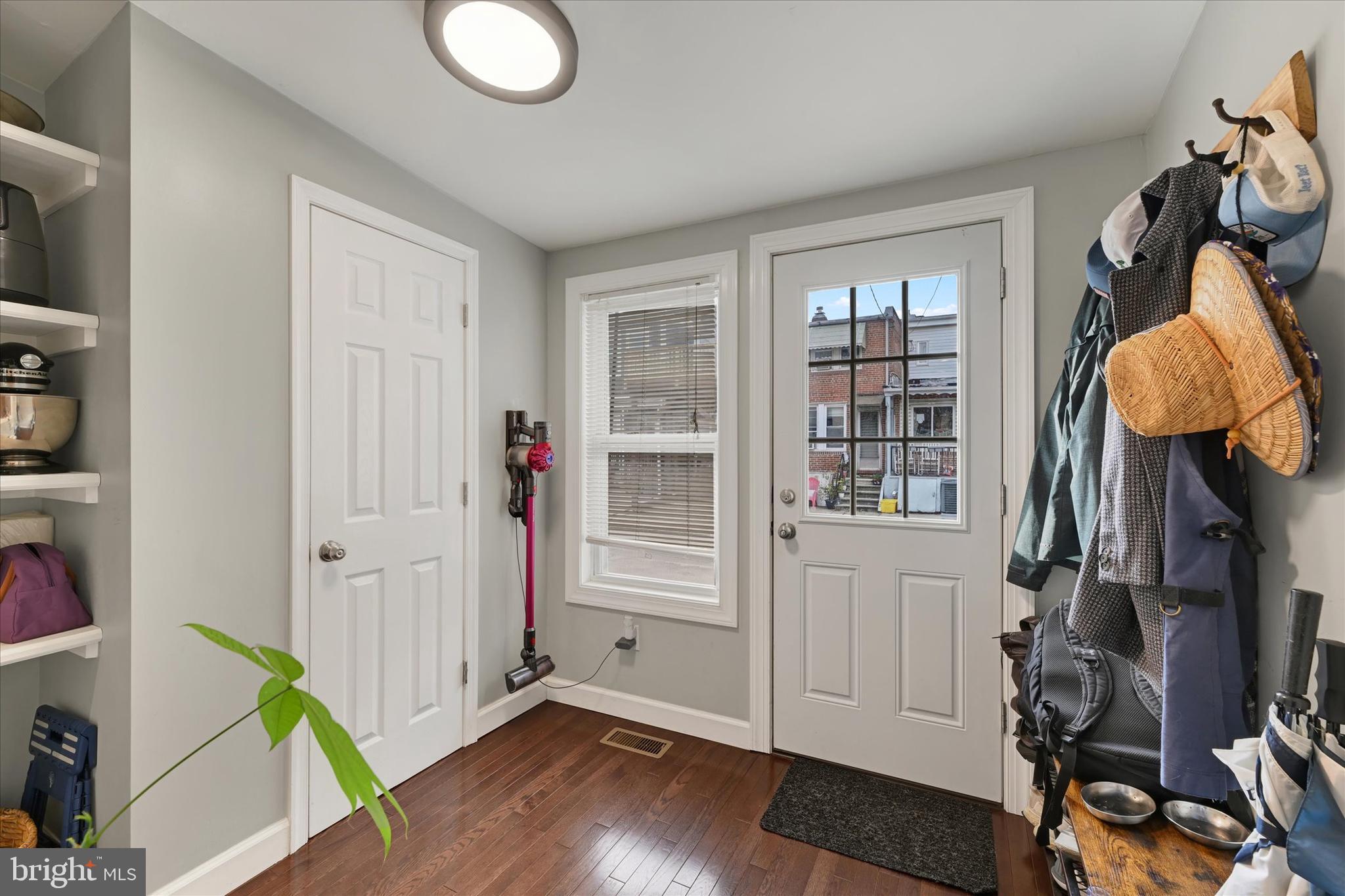 LOCUST POINT - Residential