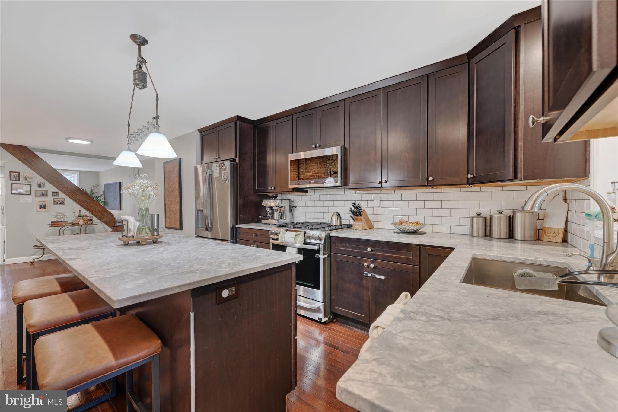 LOCUST POINT - Residential