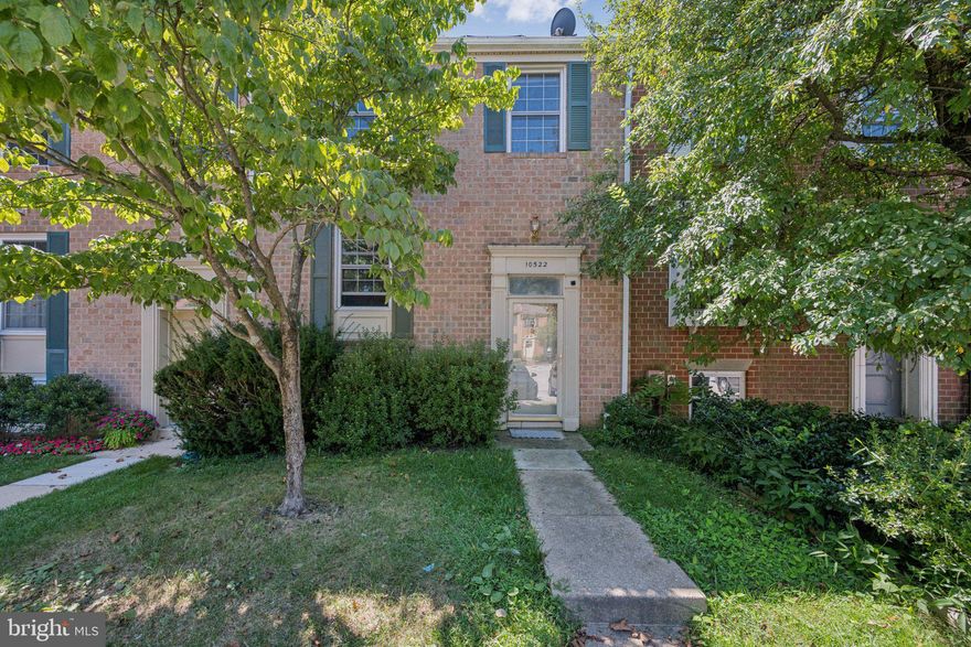 Spacious townhome located in on a wooded home site and Cul-de-sac setting.   The Kitchen has been updated . Price reflects a little TLC needed.