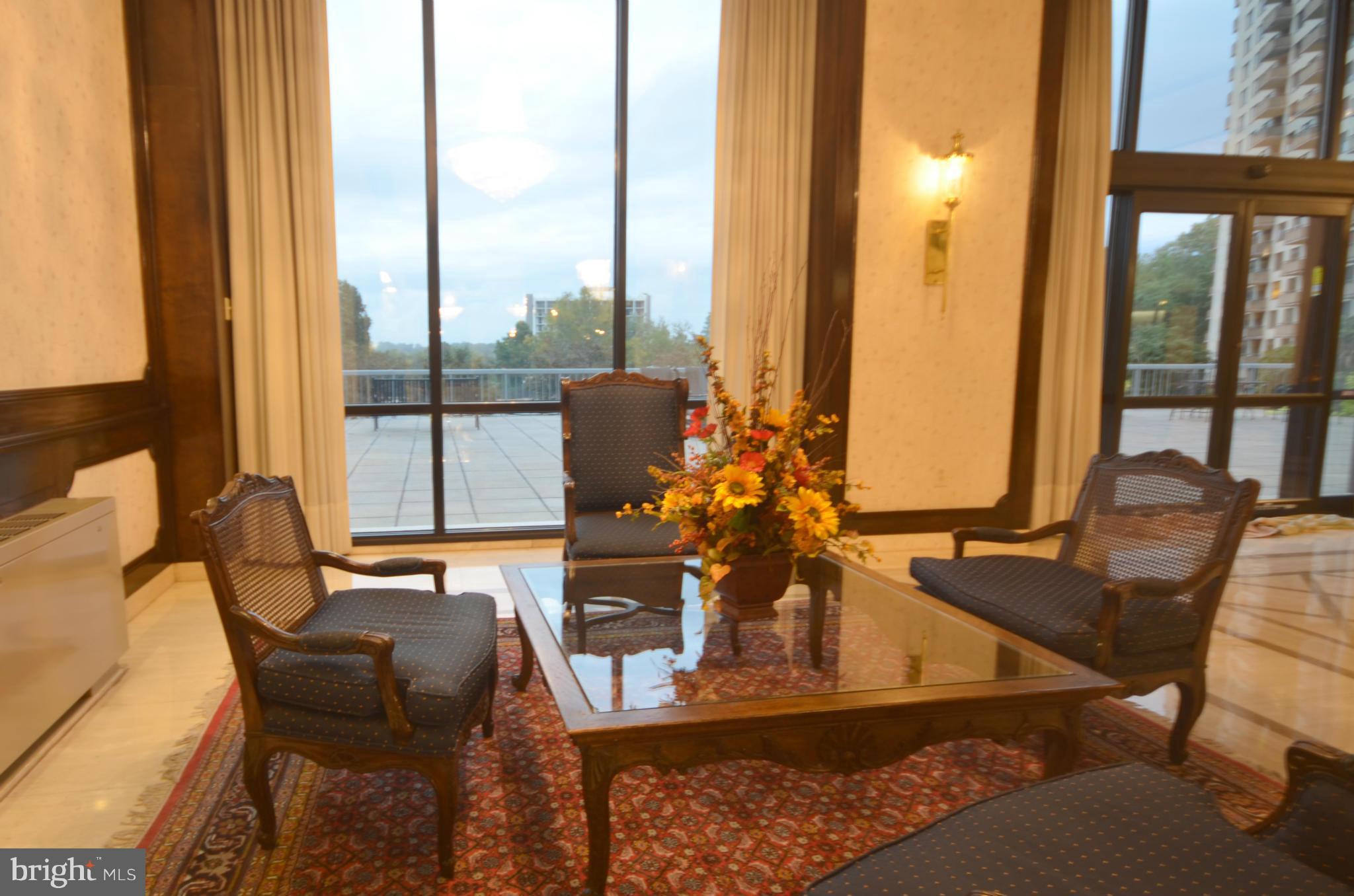 PROMENADE TOWERS - Residential Lease