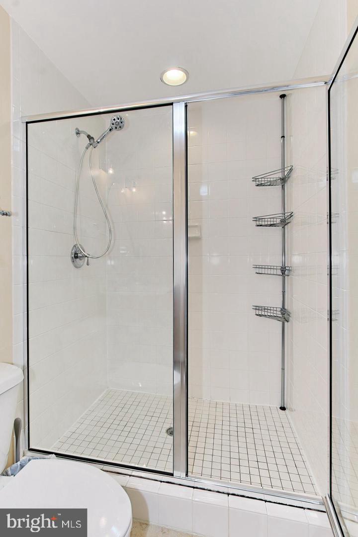 WEST VILLAGE OF SHIRLINGTON - Residential Lease