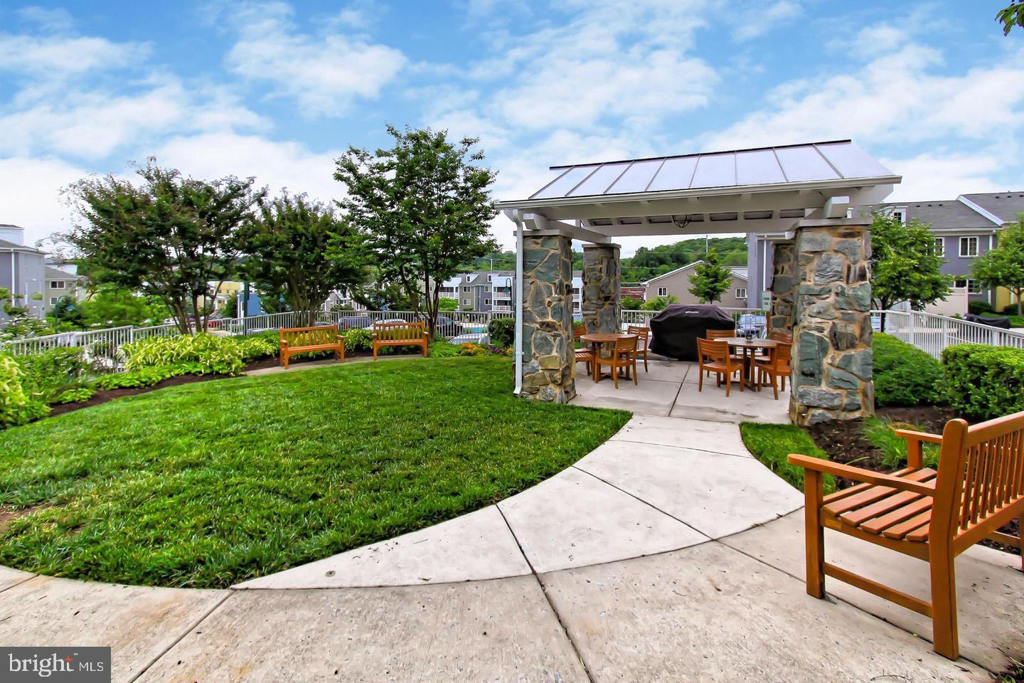 WEST VILLAGE OF SHIRLINGTON - Residential Lease