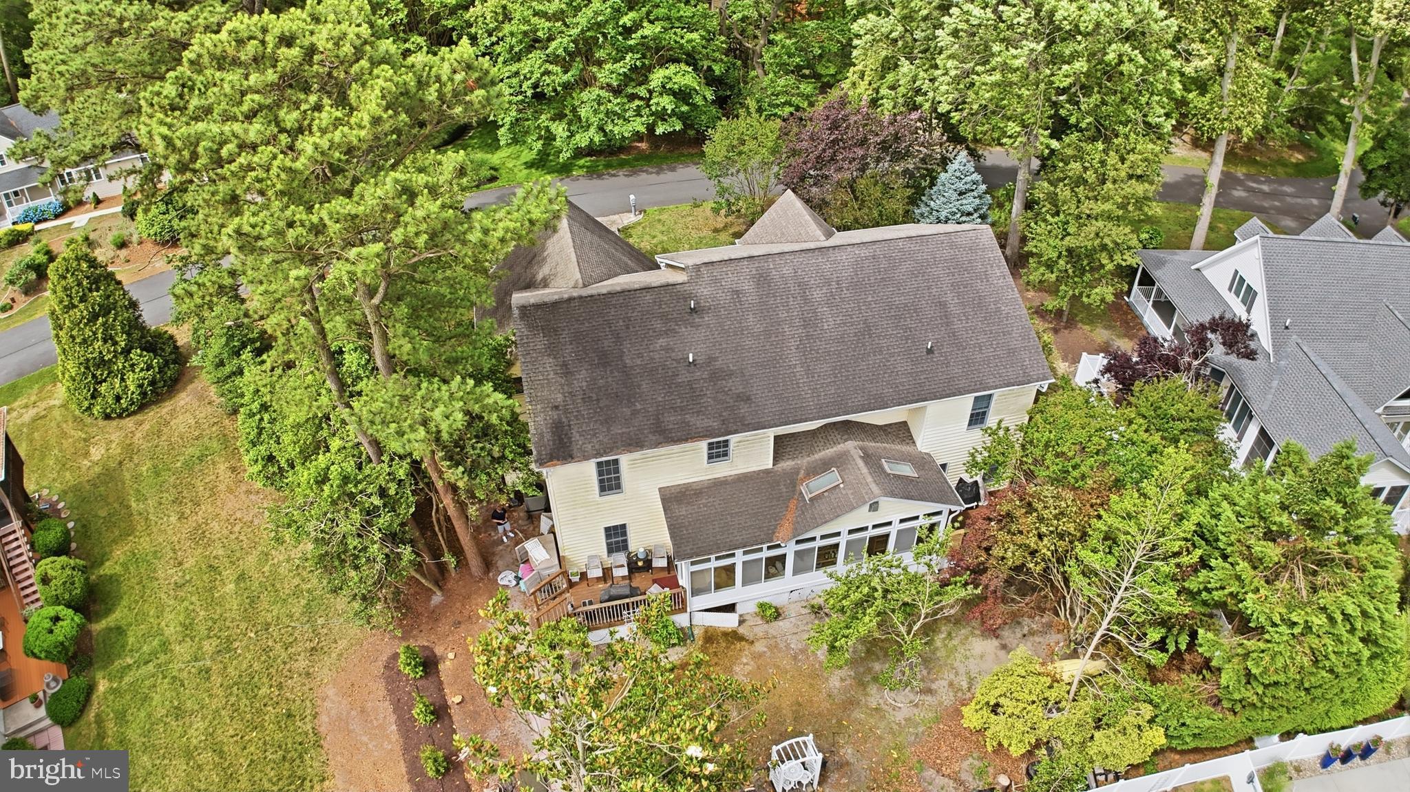 102 LONDON CIR S