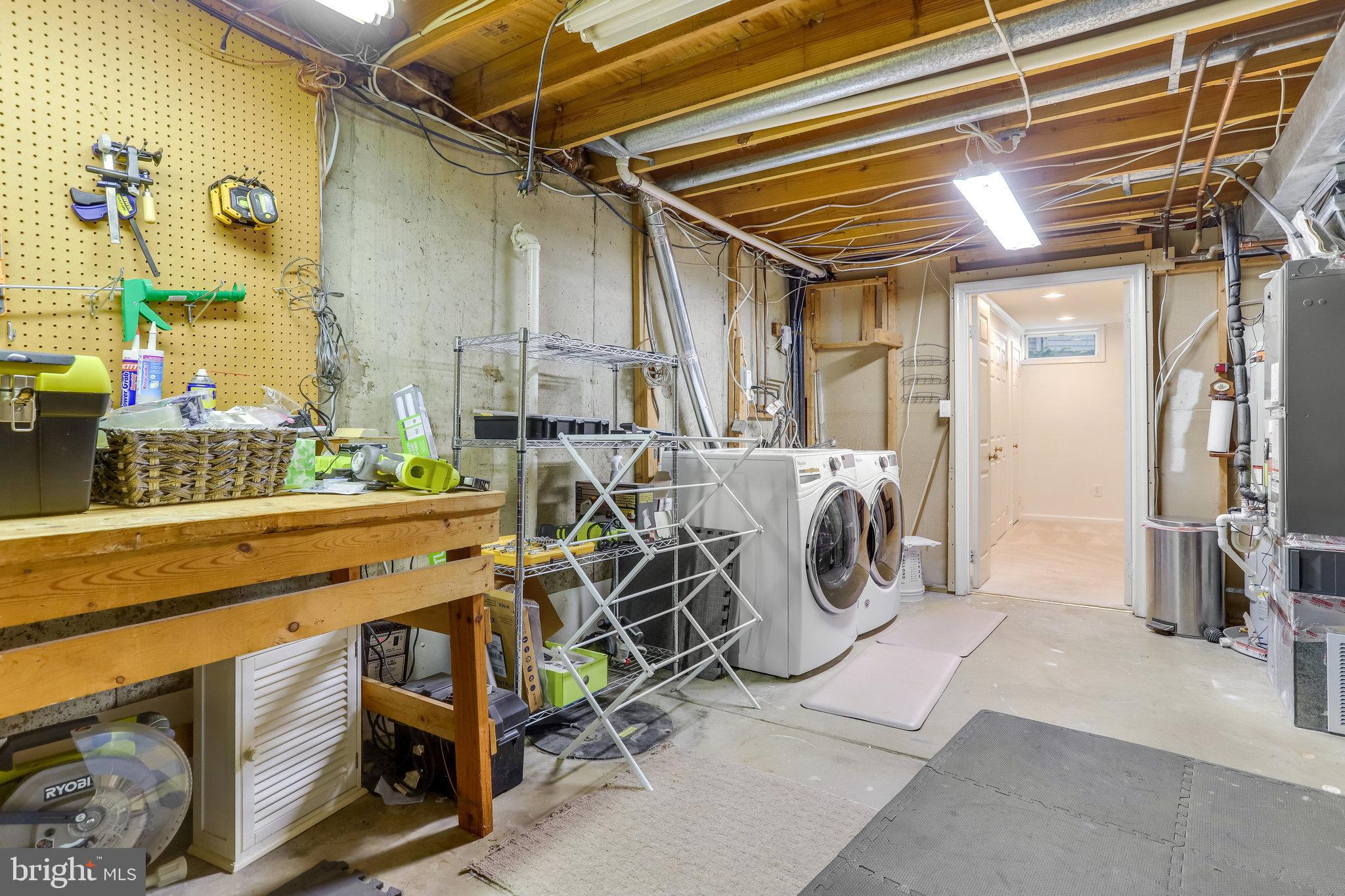 WILTON KNOLL - Residential