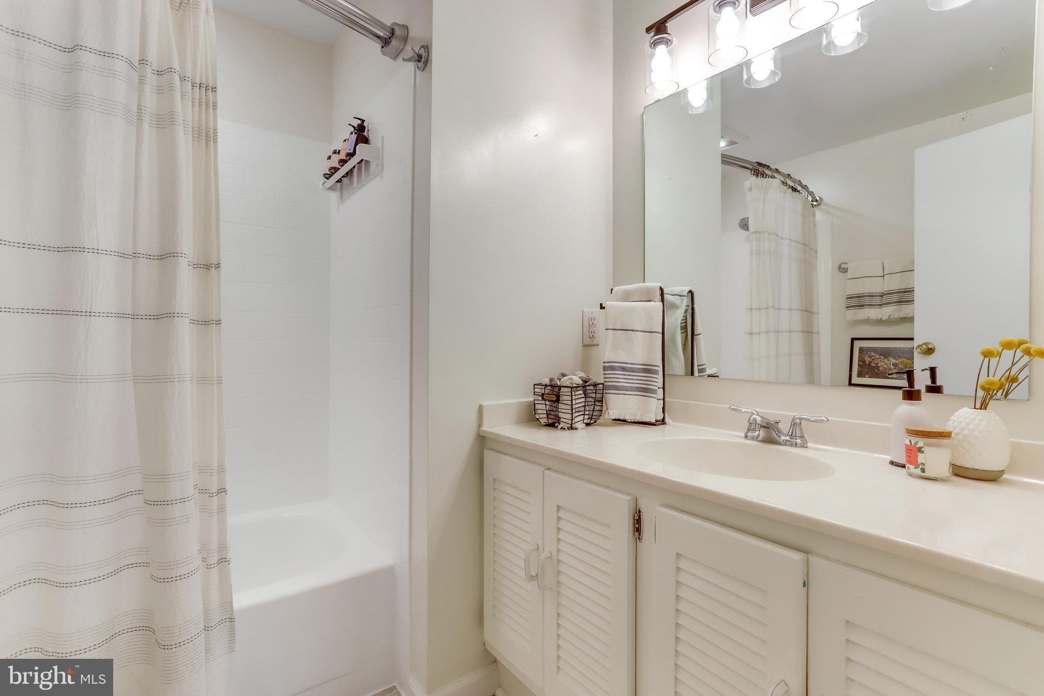 WILTON KNOLL - Residential