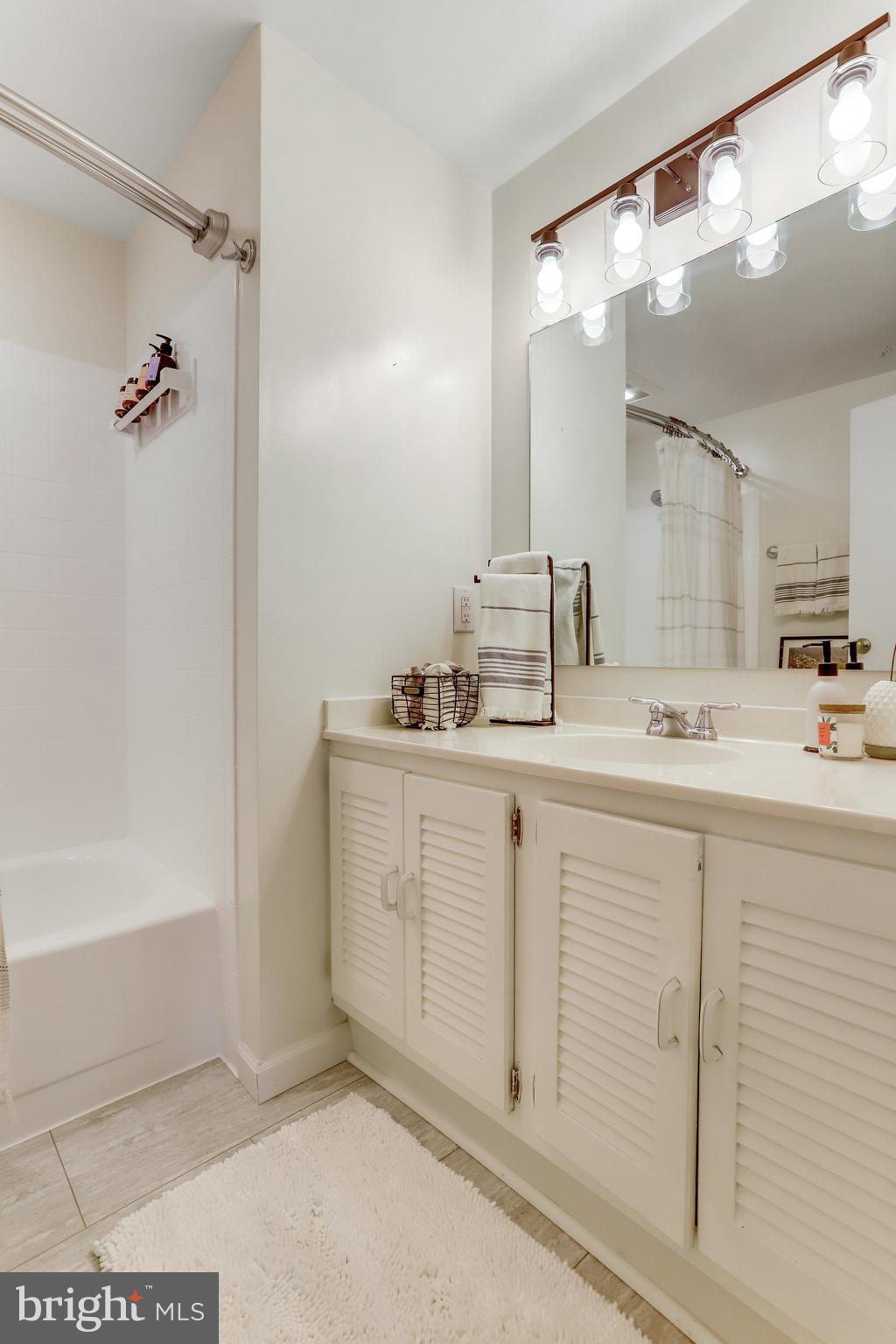 WILTON KNOLL - Residential