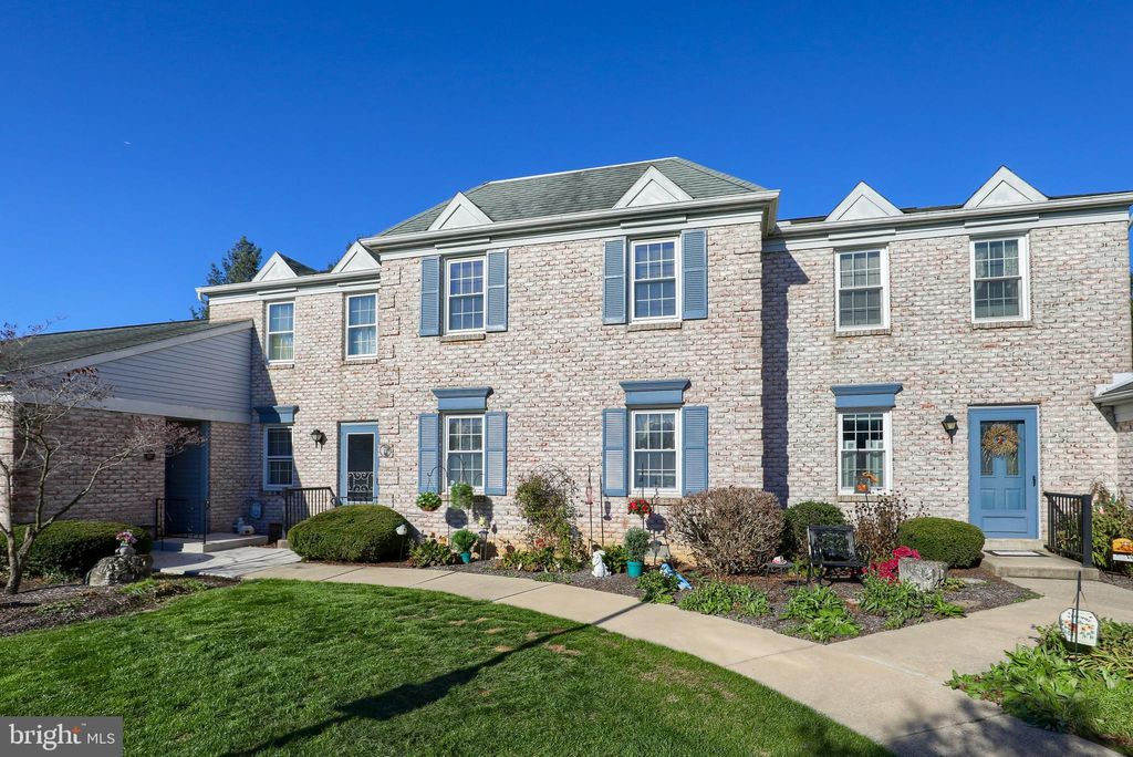 Photo of 27 ASHLEA VL, NEW HOLLAND, PA 17557 (MLS # PALA2028192)