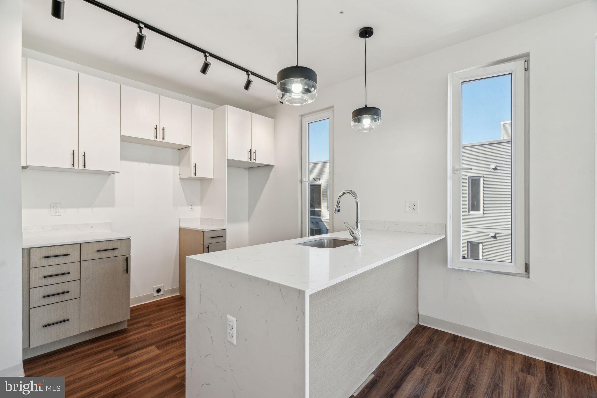 UNIVERSITY CITY - Residential Lease