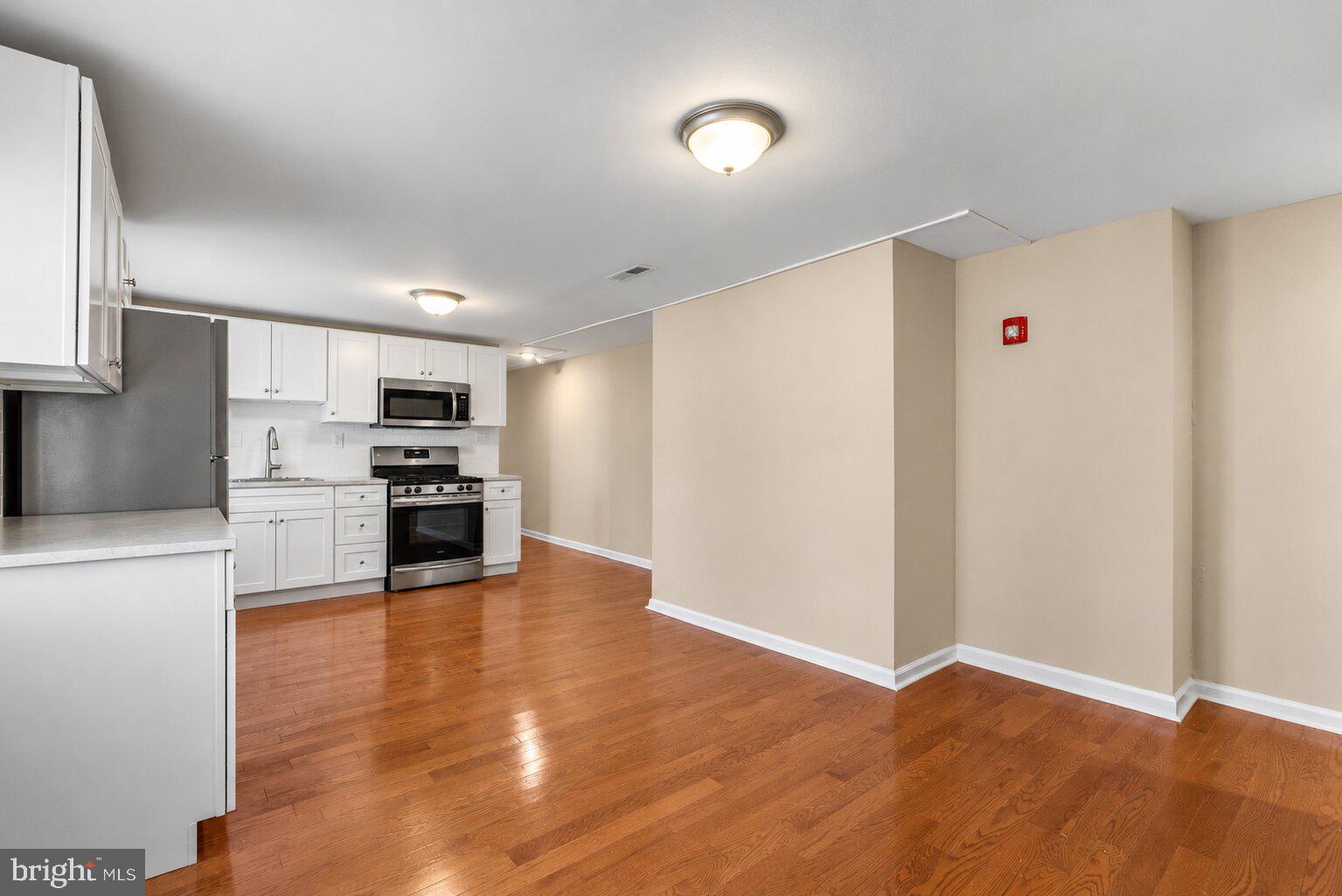 2319 WALNUT STREET 3