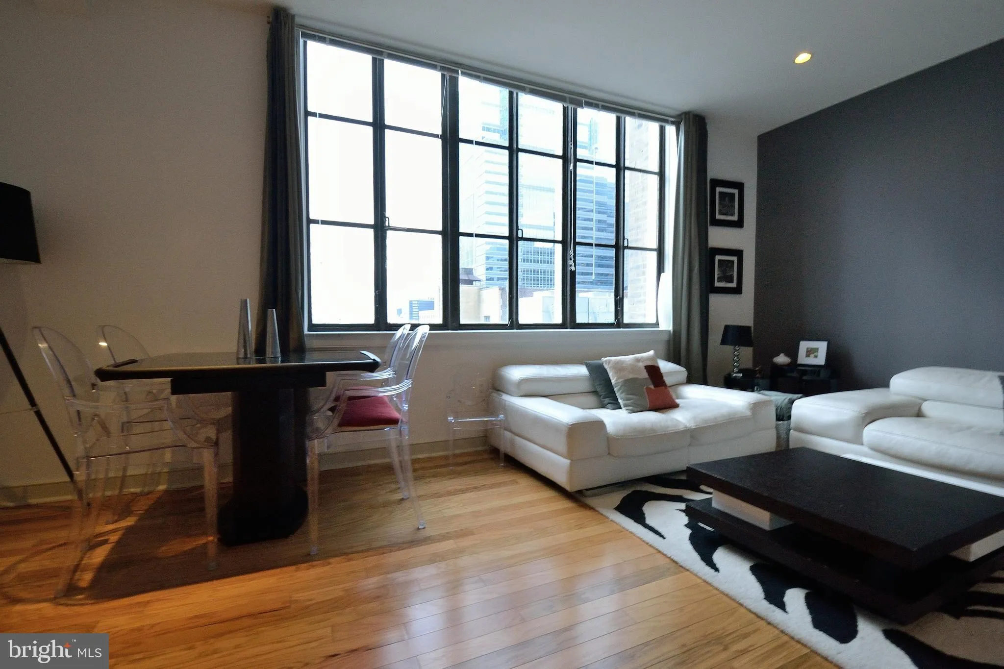 Philadelphia, Pennsylvania 19102, United States, 1 Bedroom Bedrooms, ,1 BathroomBathrooms,Residential,Coming Soon,197034