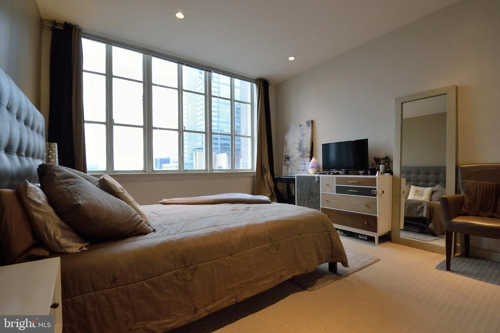 Philadelphia, Pennsylvania 19102, United States, 1 Bedroom Bedrooms, ,1 BathroomBathrooms,Residential,Coming Soon,197034