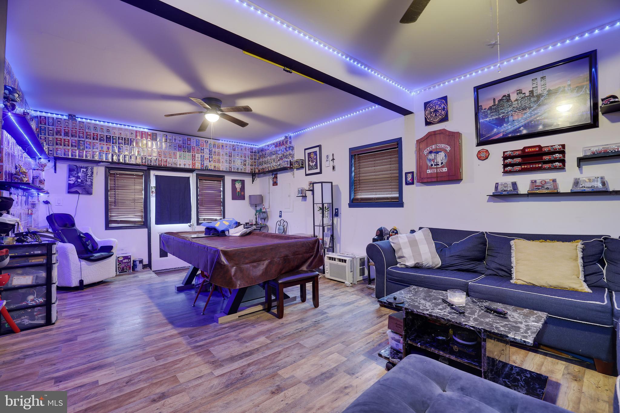 EMERALD LAKES - Residential