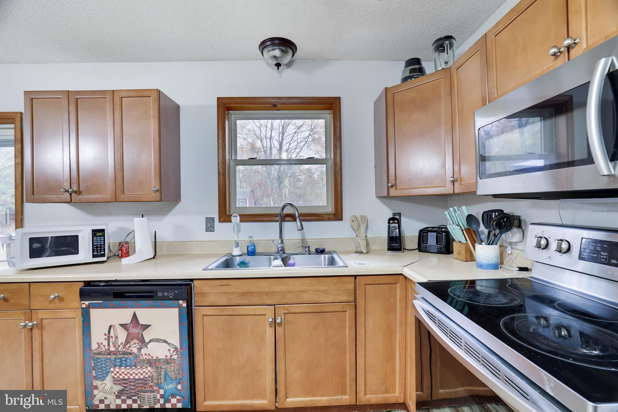 EMERALD LAKES - Residential