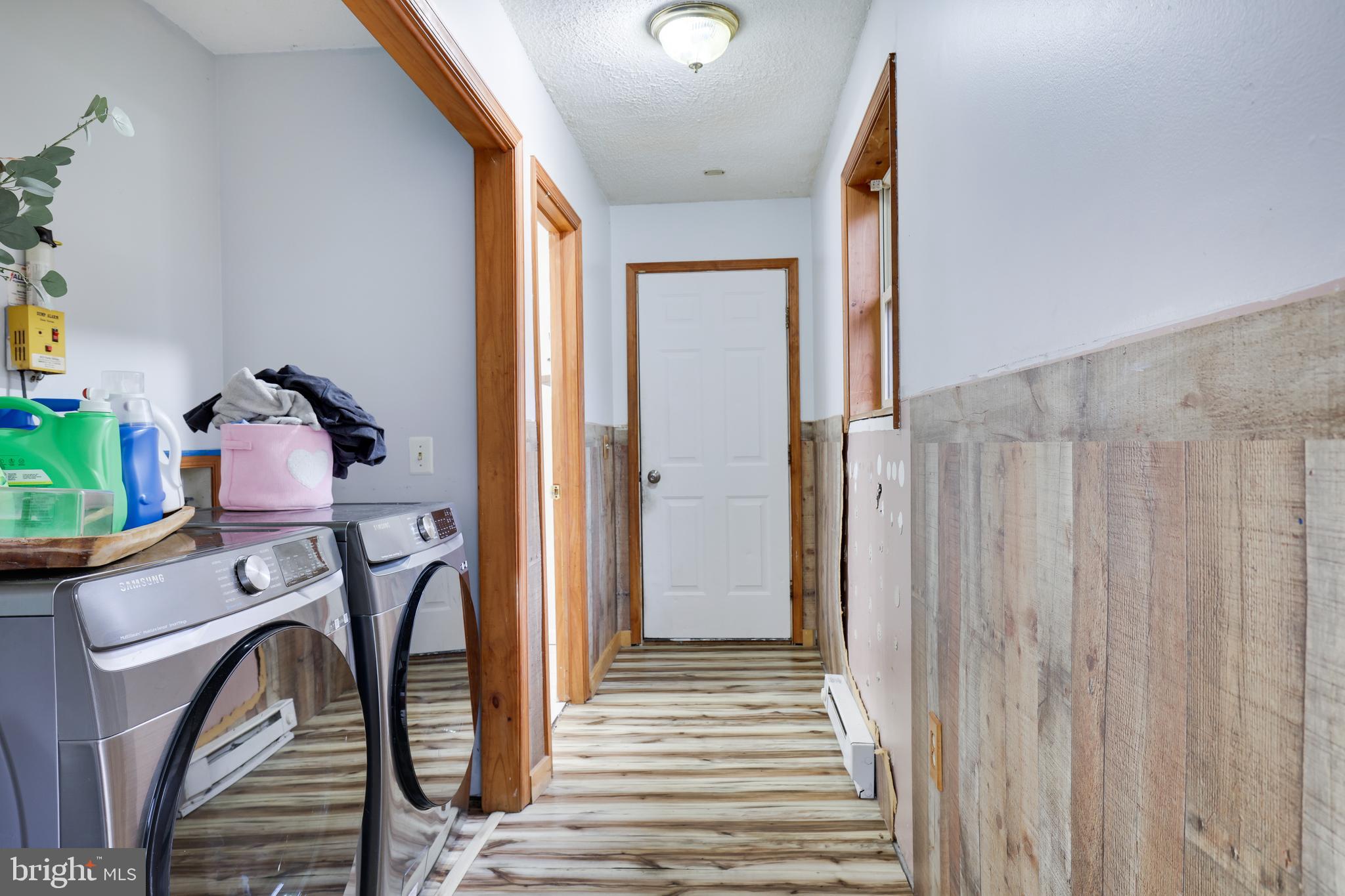 EMERALD LAKES - Residential